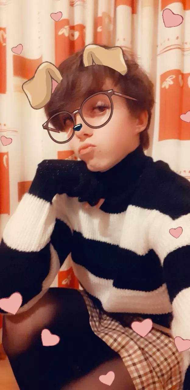 Feeling cute in my little sweater :3