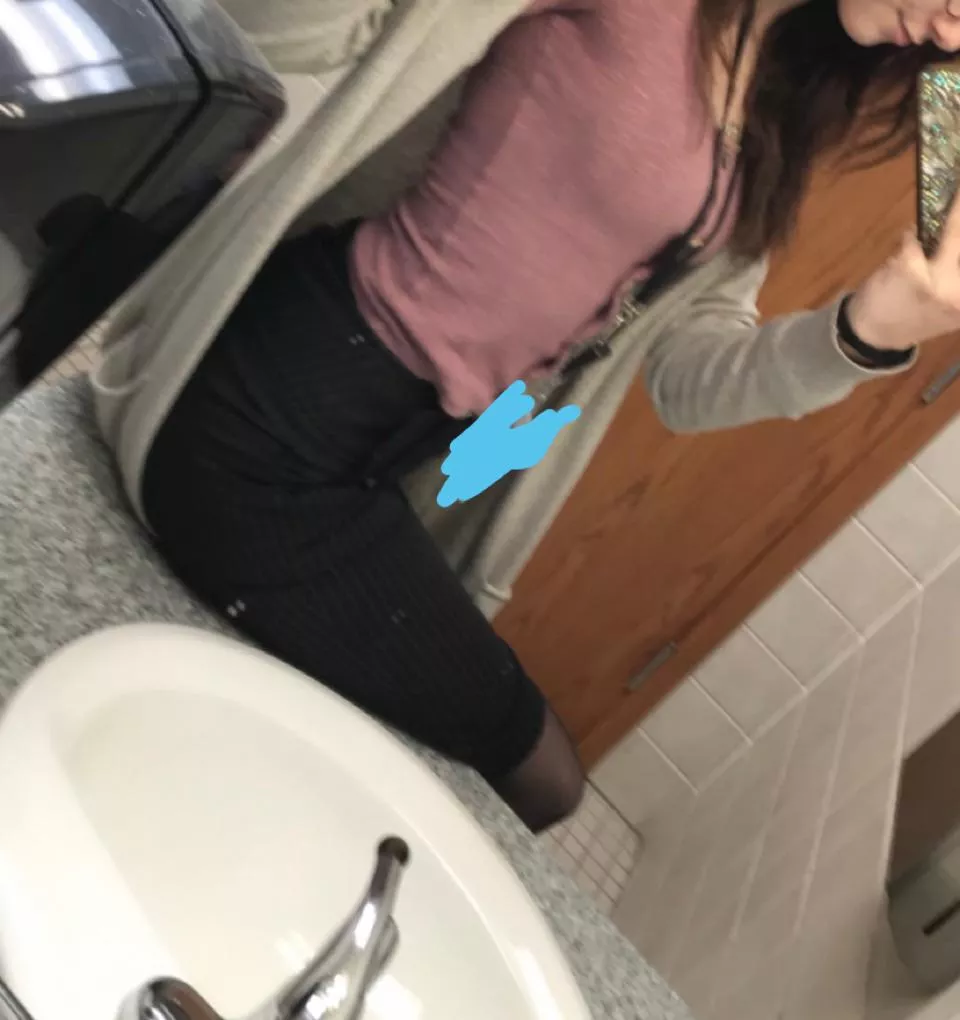 [f]eeling good lately🥰 would you fuck the receptionist😜