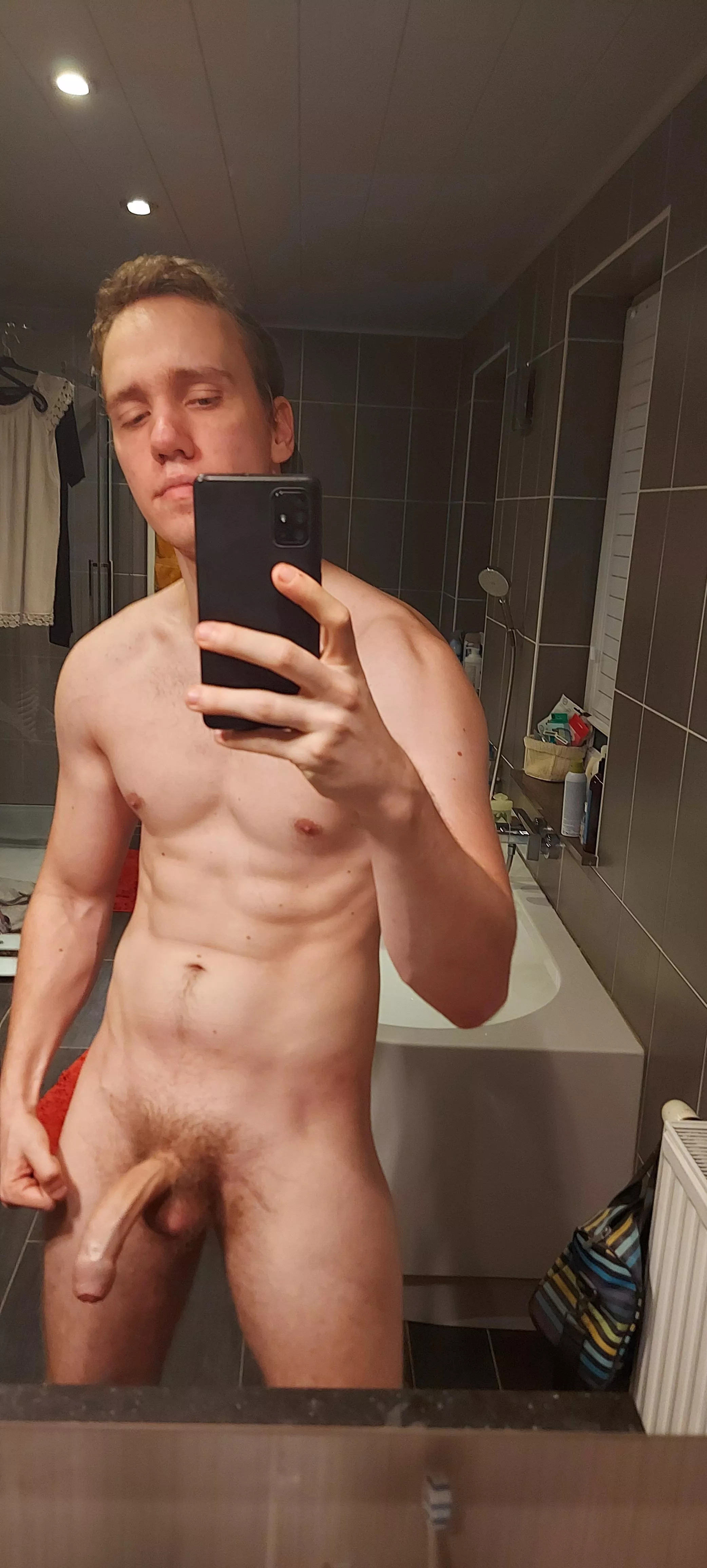 Feeling like a beast tonight, so lets fuck as rough as beasts ? Pm open ;)