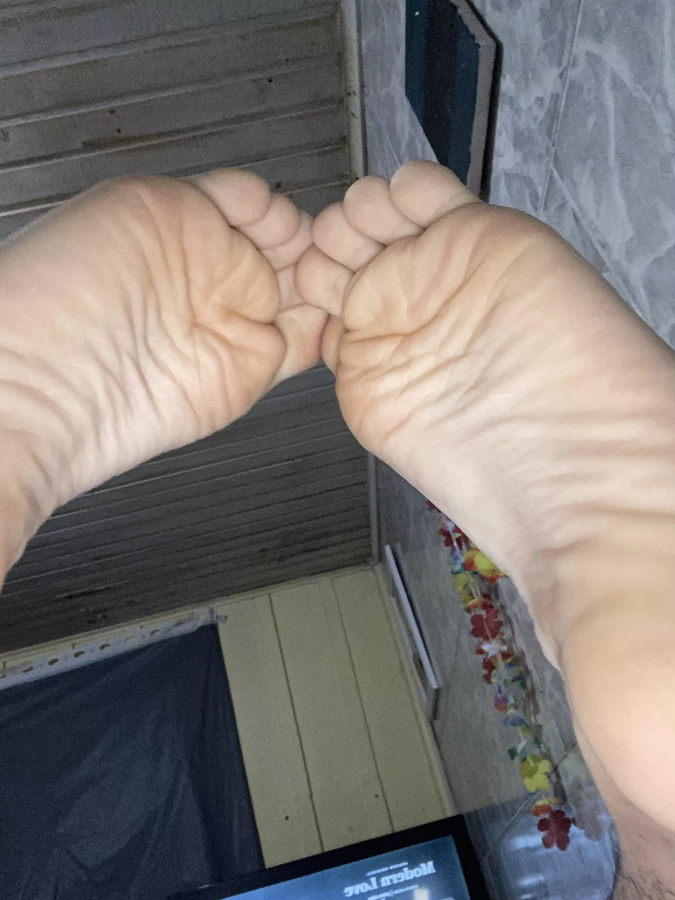 feet up, u like the view? 🙈 would be better in ur mouth, come play 😈 dms/pms r welcome