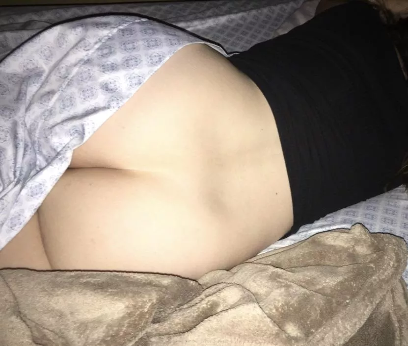 (F)elt Like Showing Off a Little Bit of This 46 Mom Ass