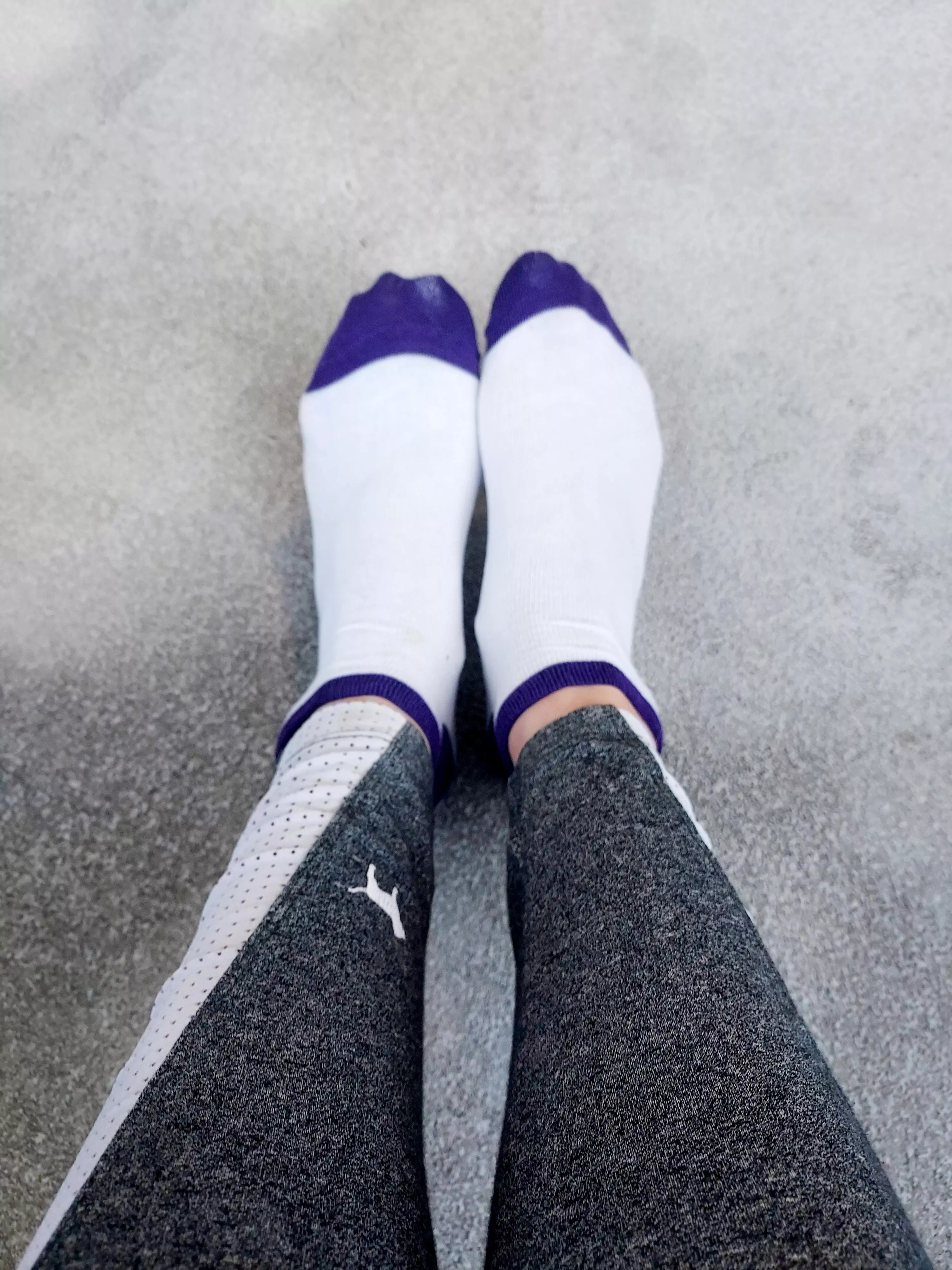 Female, super clean white socks. 👌