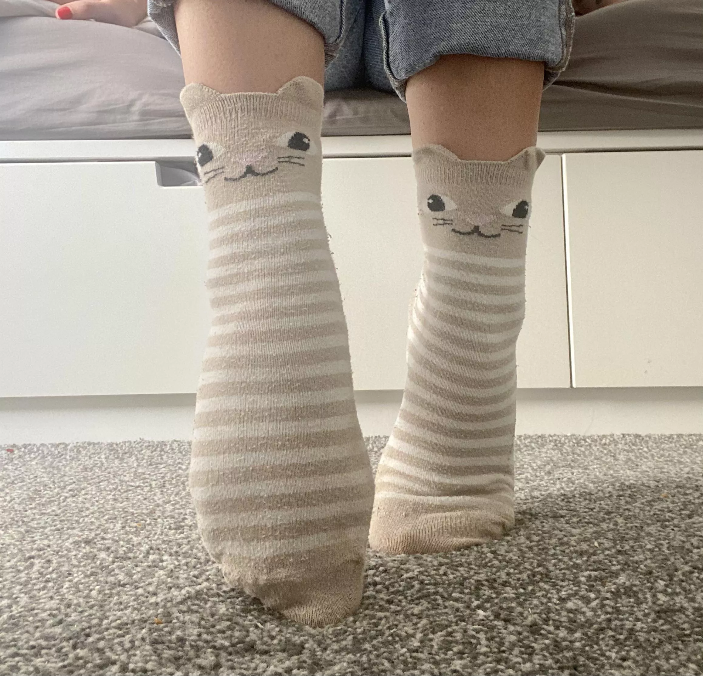 [Female] Who wants to see my … socks 🐱