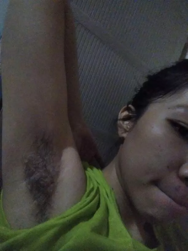 Filipina GF’s hairy armpit