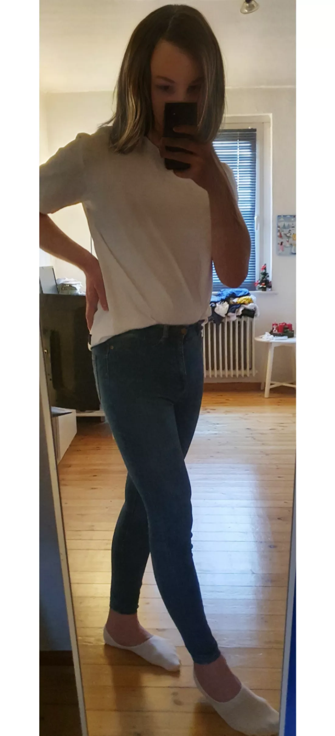 Finally got me a pair of high waist jeans 🥰😍 Does it look good on me?