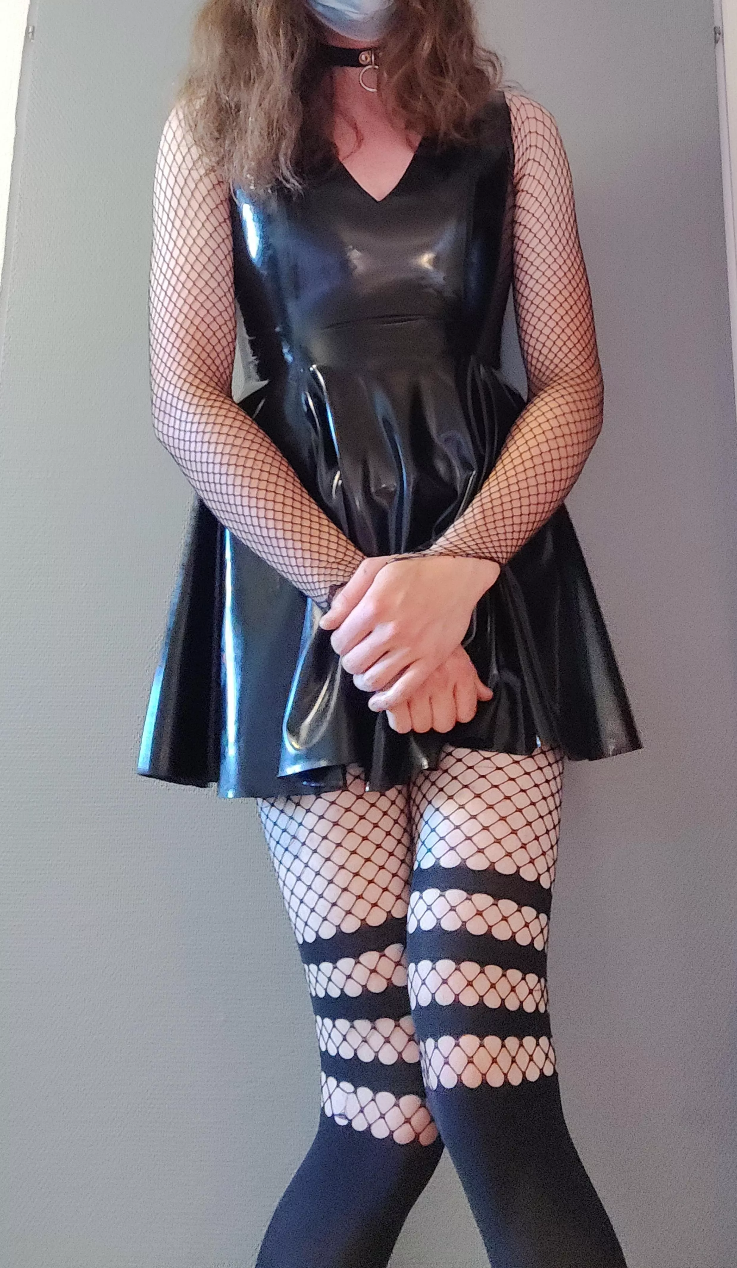 First latex garment! Finally got the courage to wear it tonight as i'm home alone. Have a shiny day â¤ï¸