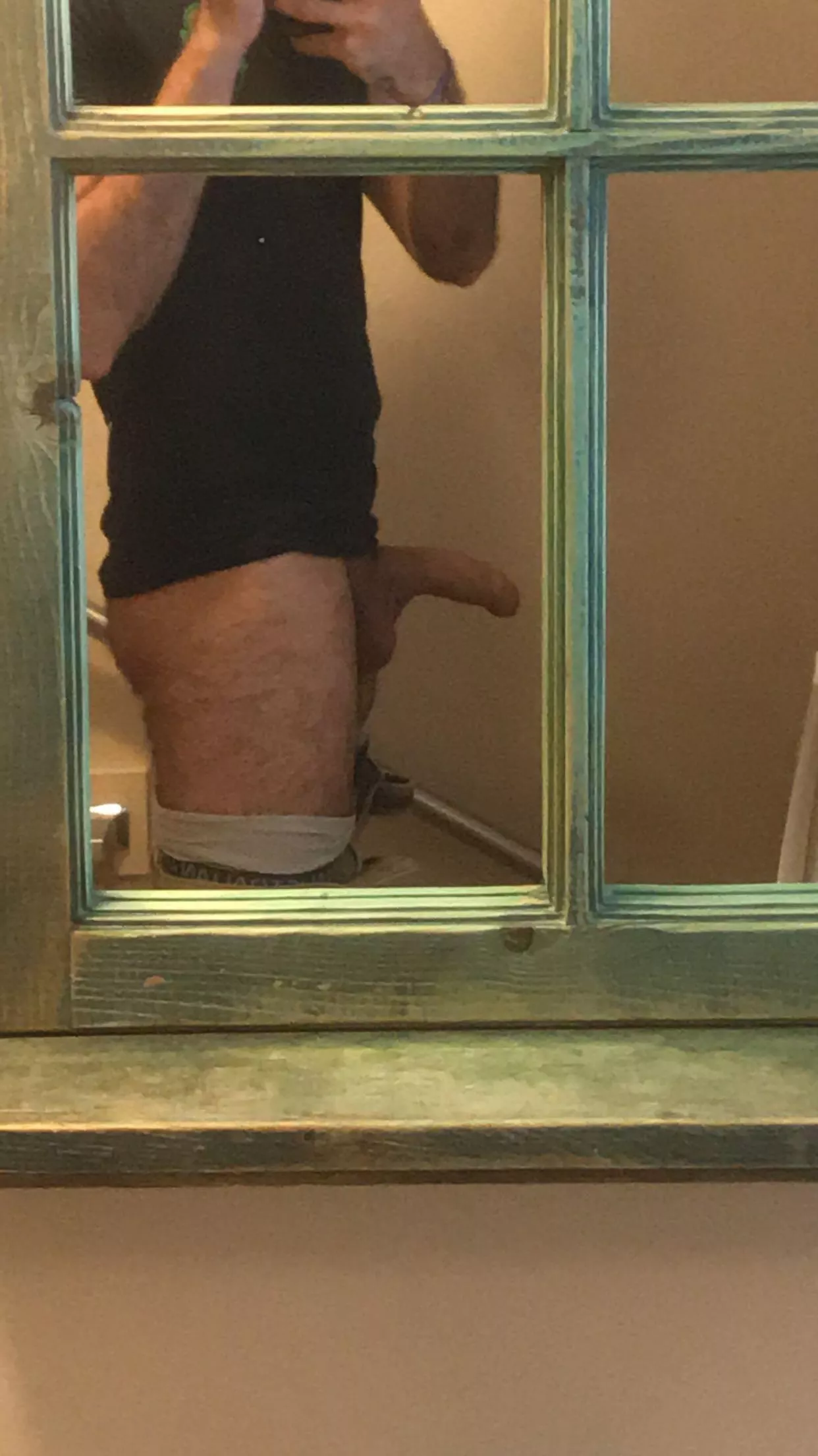 First post ever… horny at work, bathroom break