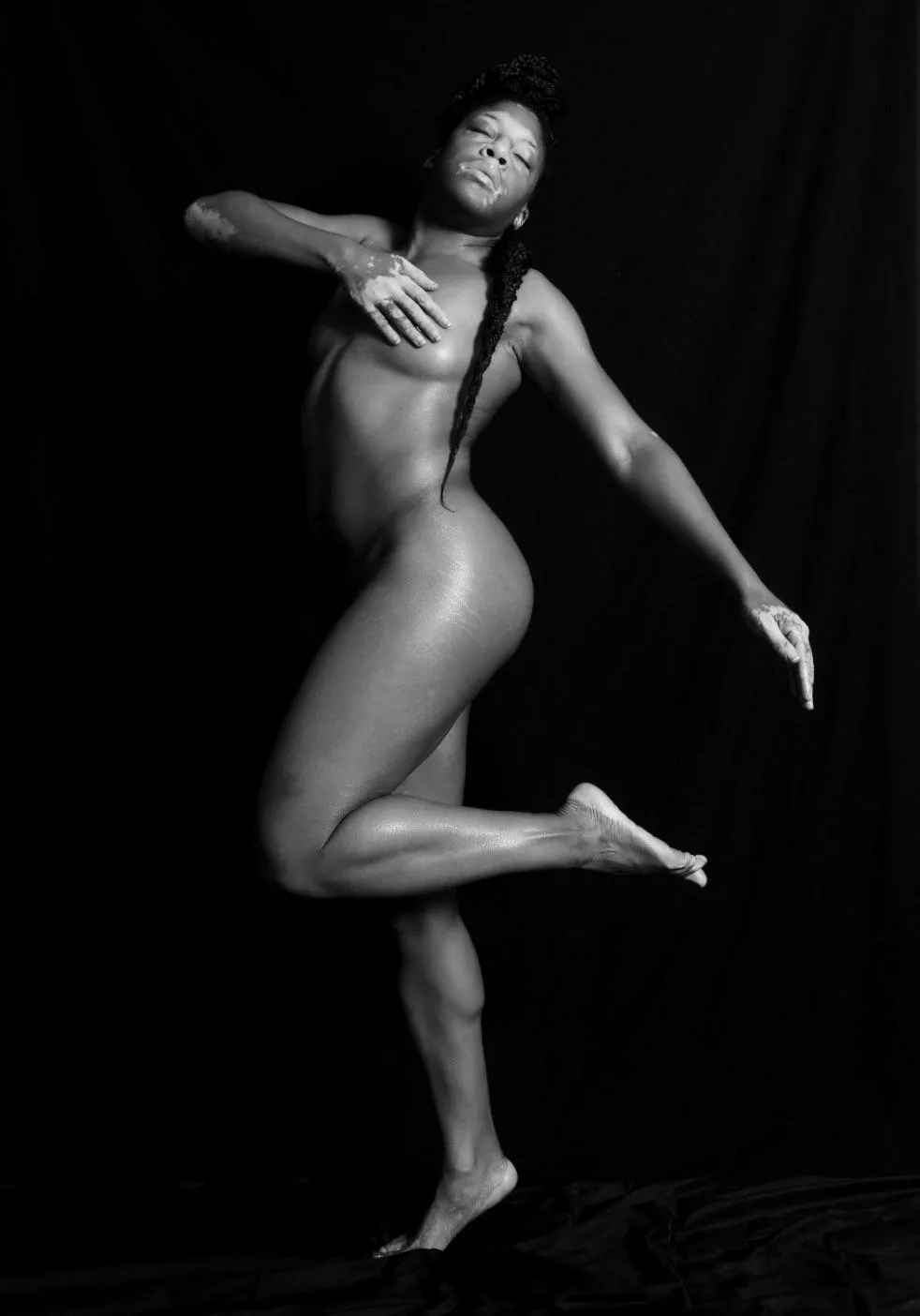 First Post here! As a woman with vitiligo, I love expressing myself through artsy nude photoshoots! I hope you like my image, and I’ll continue to post more 🙏🏾