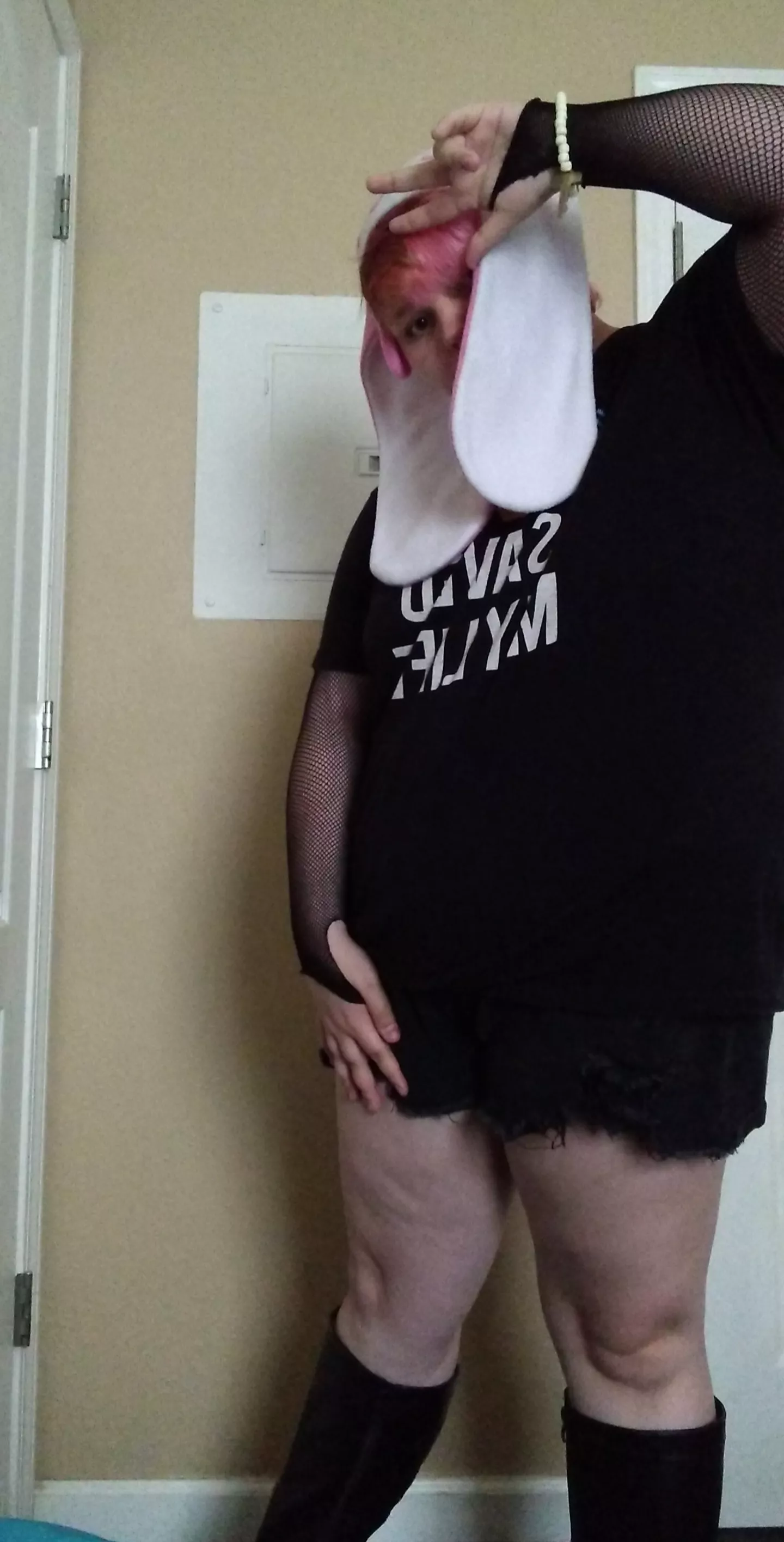 First post here! Chubby femboy here, happy femboy friday!! Would normally wear a skirt but I'm going to the fair so :p