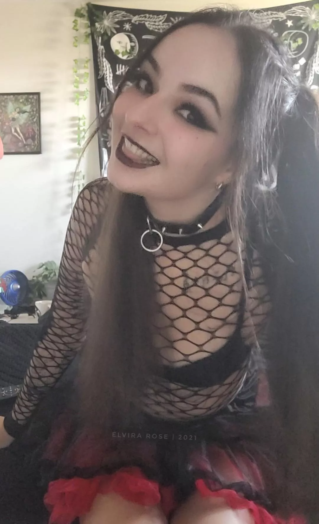 First post here! I'm a metalhead slut, wanna be friends?😜