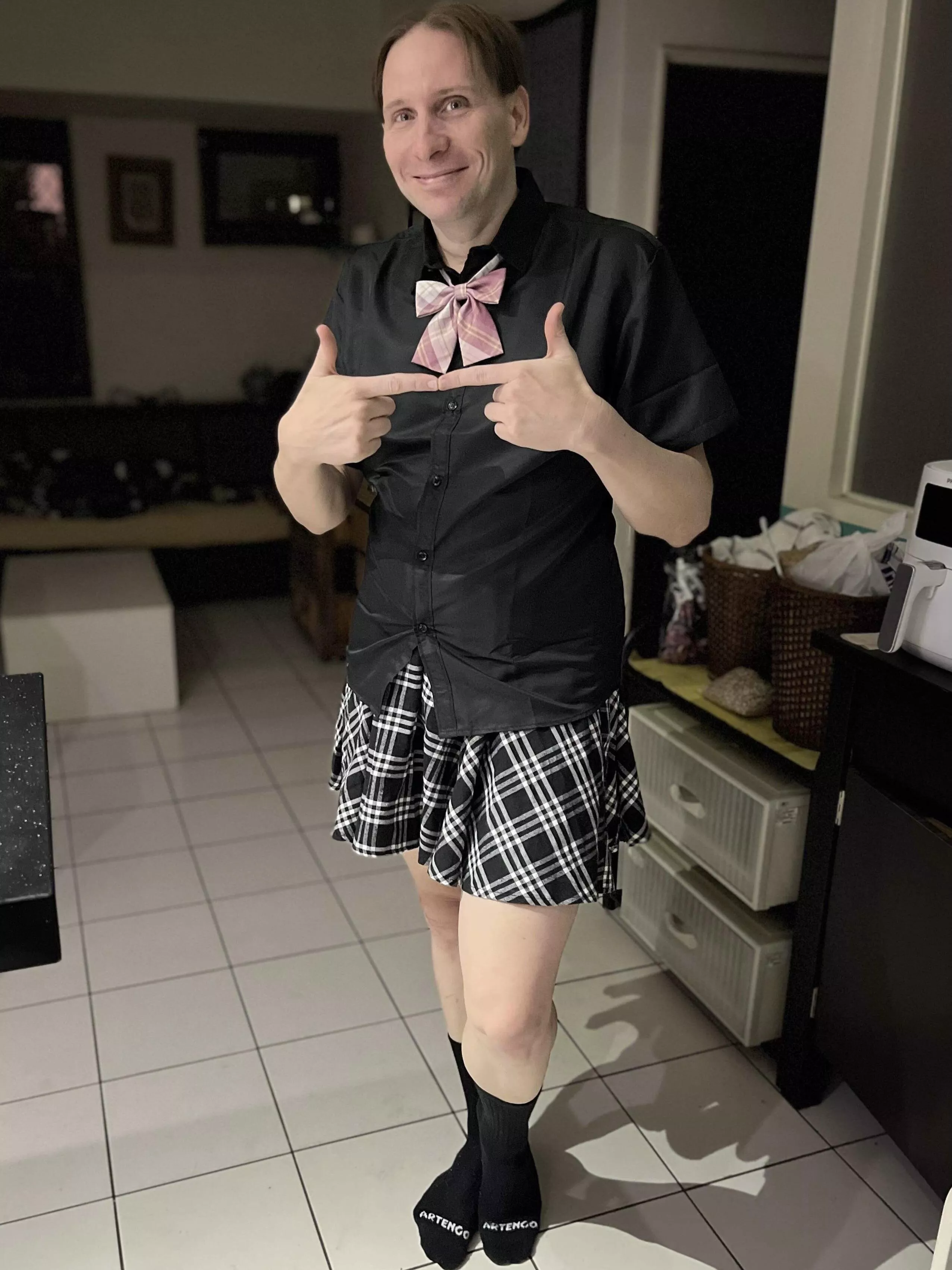 First post (OwO) Please be kind… mewr neighborly 45yo femboy wannabe here 😸