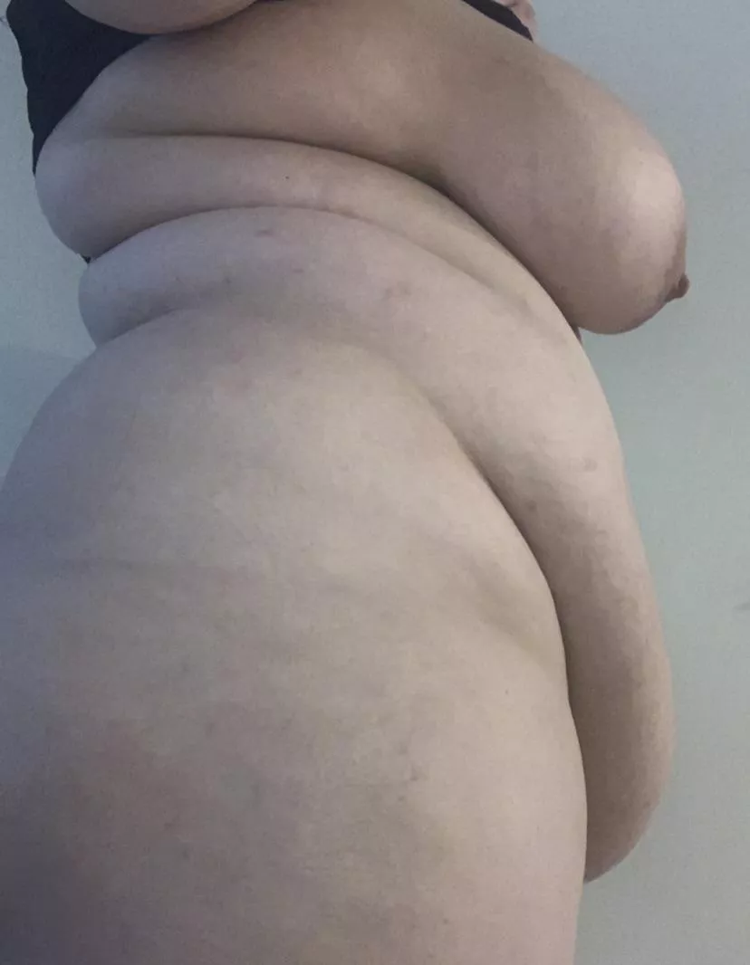 First time showing my side view 🥺Can’t wait to make this belly nice and round this weekend….. What hangs more- my boobs or belly? 🤣