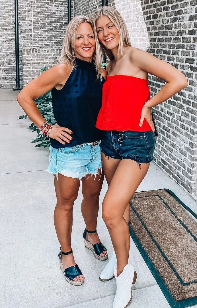 Fit mom visits daughter for campus fun