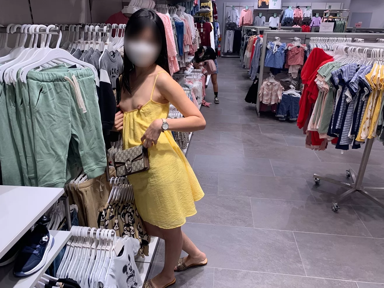 Flashing at H&M, probably got caught by the security camera lol [F]