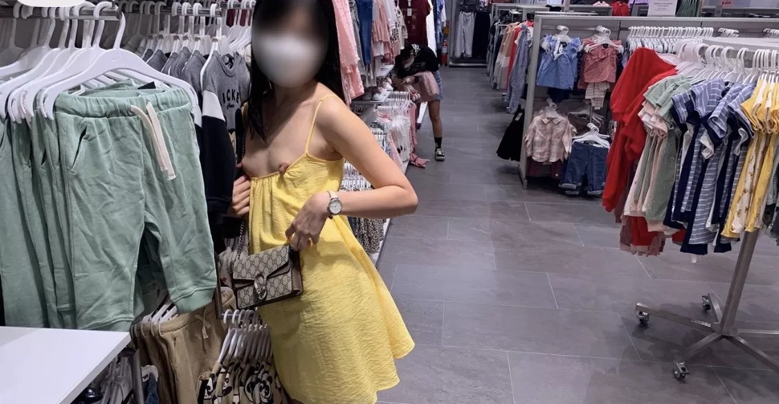 Flashing at H&M, probably got caught by the security camera lol [F]