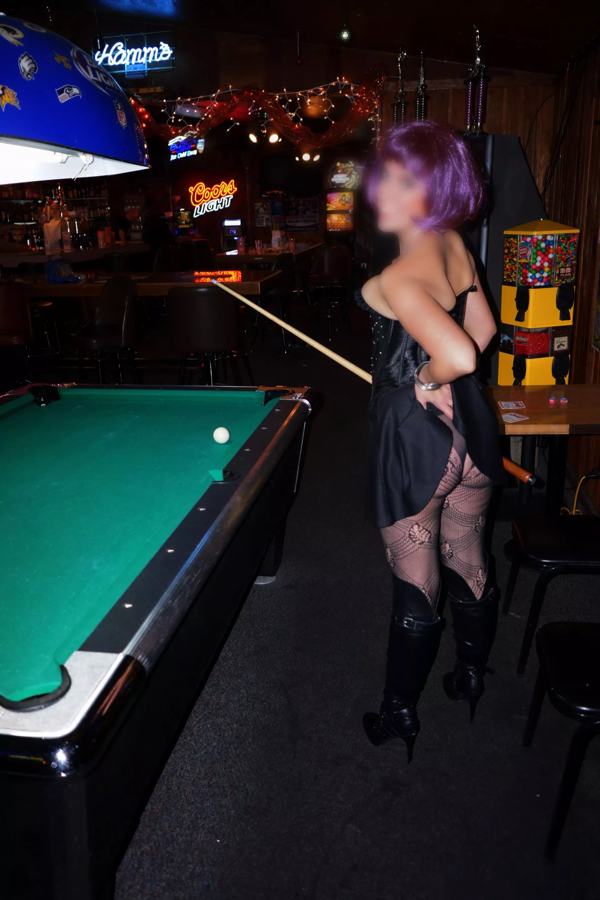 Flashing in the bar 2