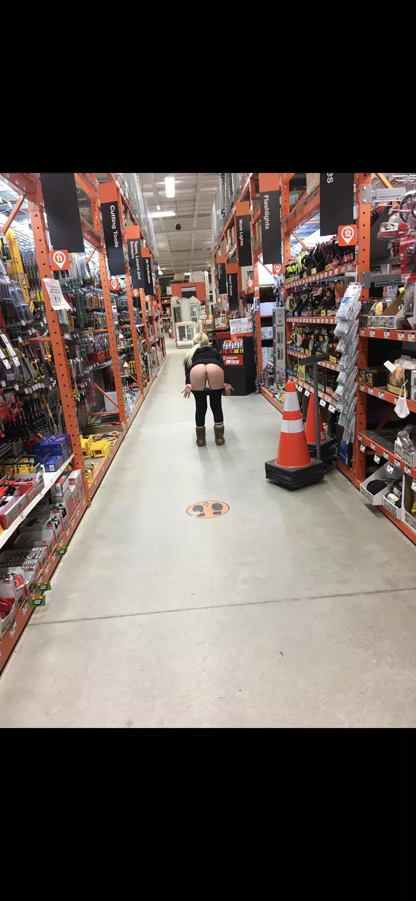 Flashing my Tiiiight little pussy in Home Depot