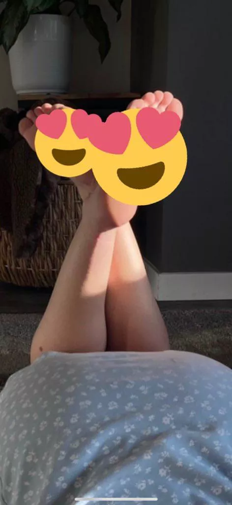 foot fetish? i can help you with that ðŸ¥°ðŸ¦¶ðŸ¼known for my pretty, soft soles. want to find out?