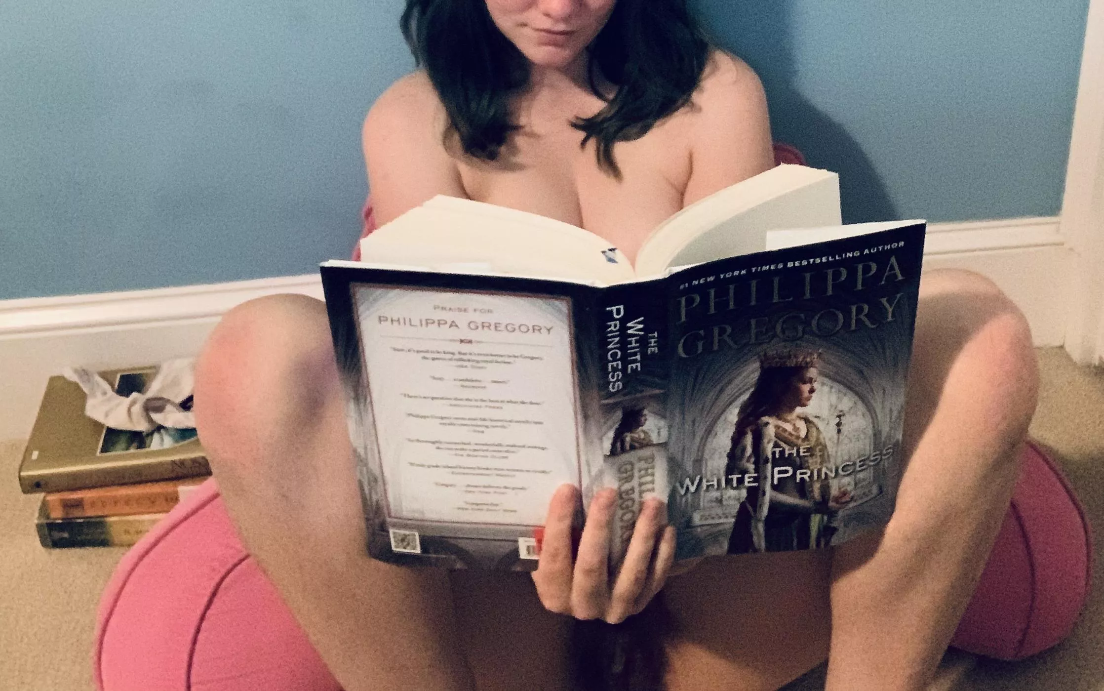 For some reason historical [f]iction makes me all horny😜🖤