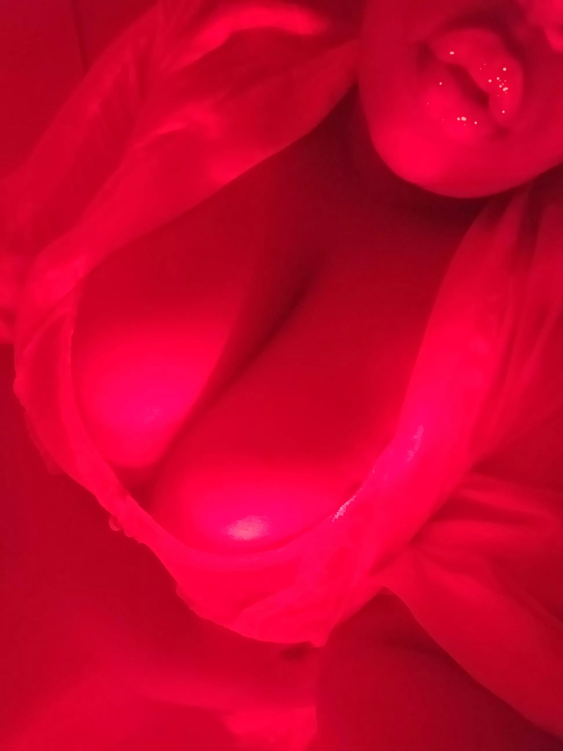 Found a red light bulb in the closet and well... 🌺