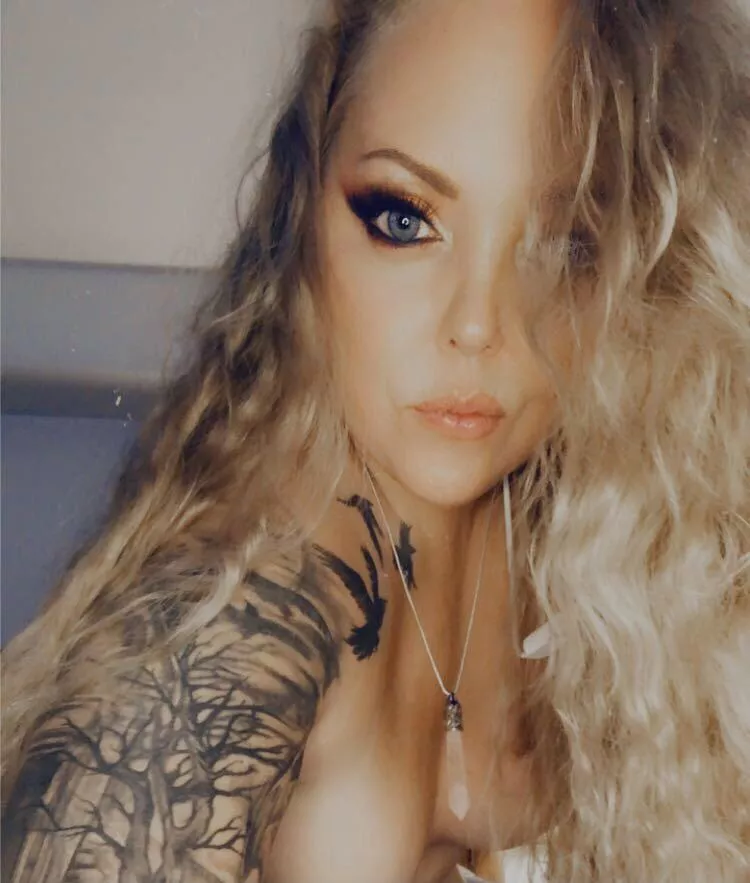 ðŸ”¥ðŸ”¥FREE ONLYFANS ðŸ”¥ðŸ”¥Single tattooed curvy blonde. Cum playðŸ’‹ðŸ˜ˆ