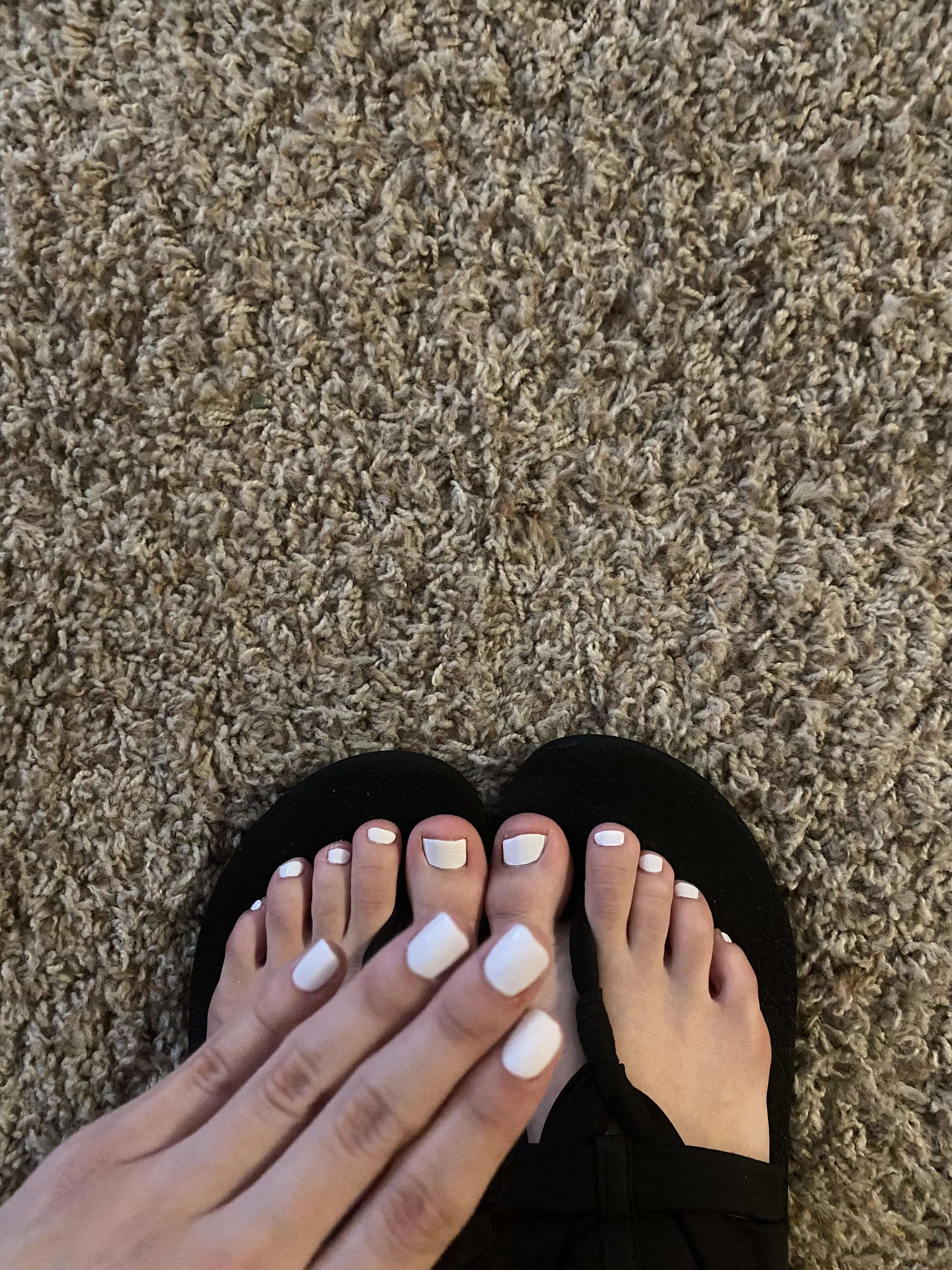 Fresh pedicure! Do you like them 💗💗