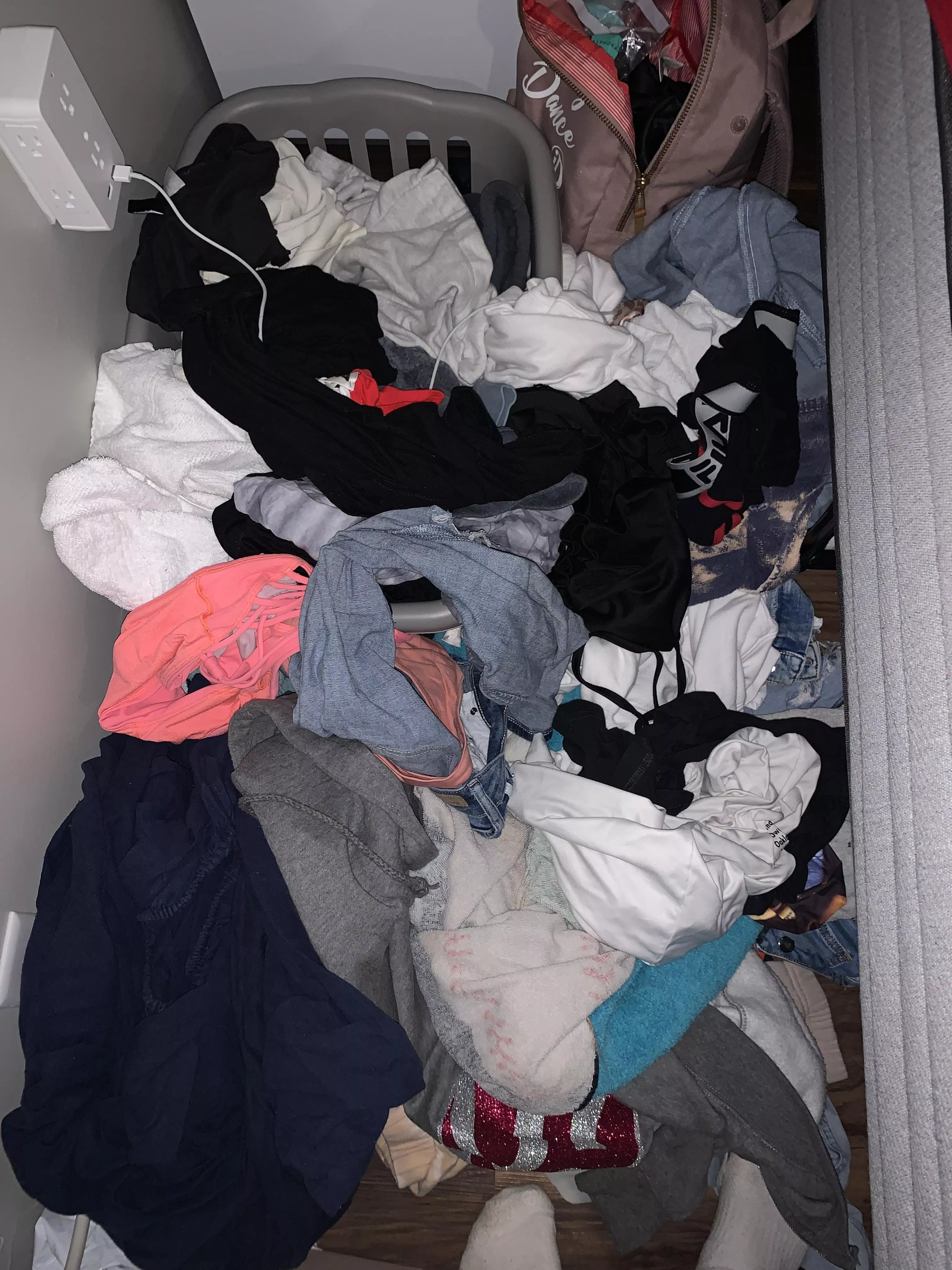 friends gf dirty clothes