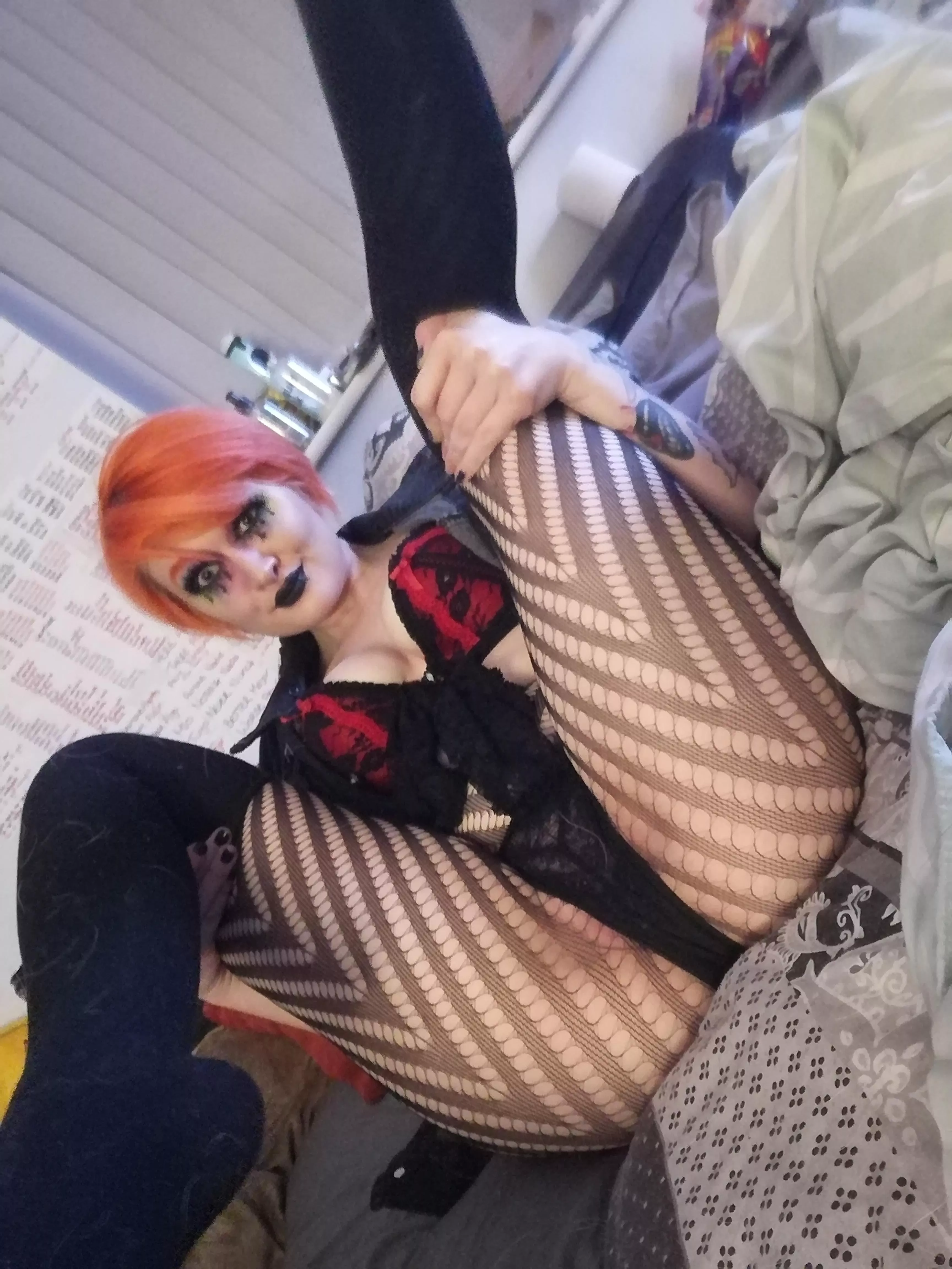 Fuck me in my fishnets please? 🥵