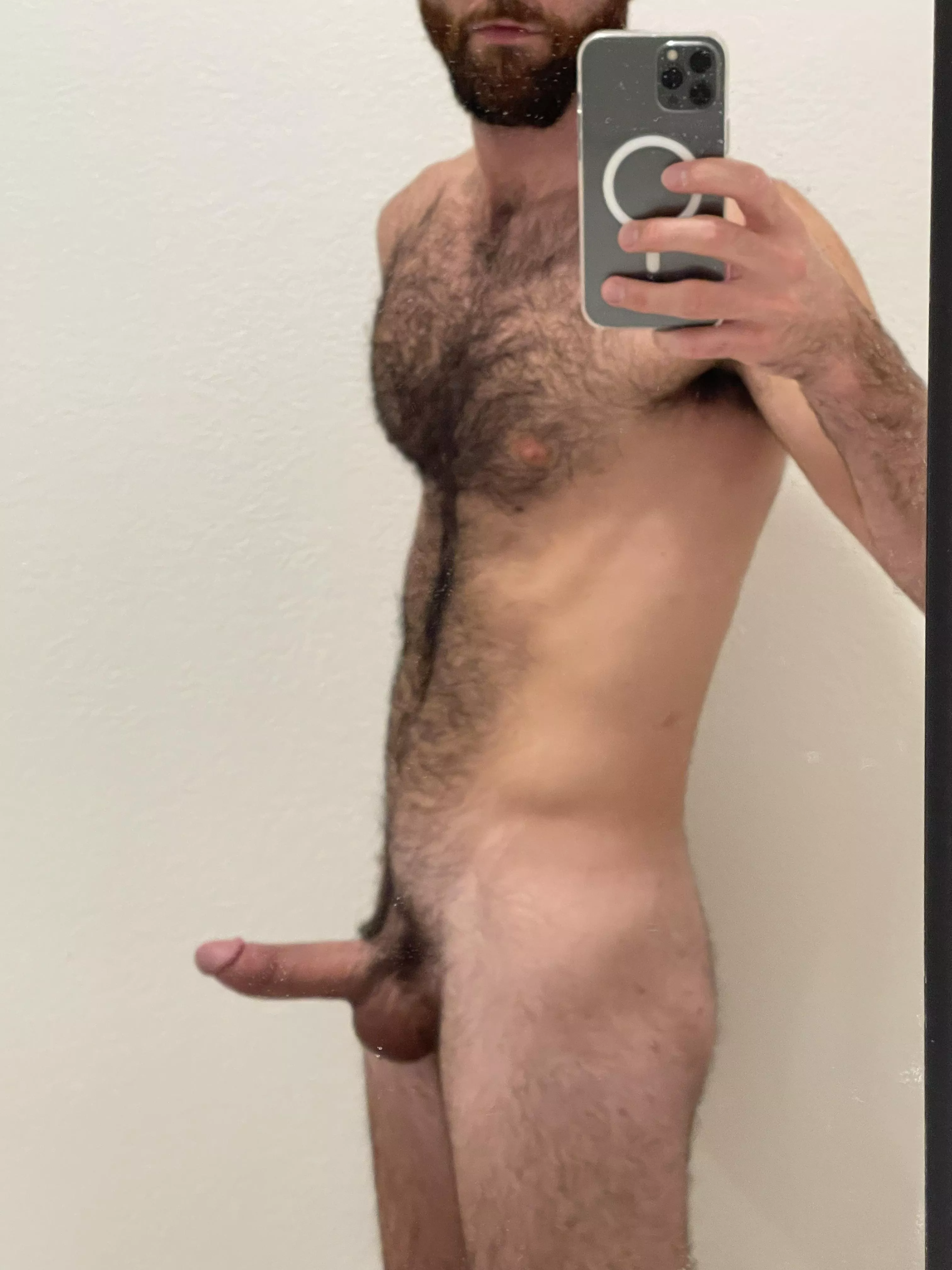 Full pubes makes it look smaller, but I like it this way