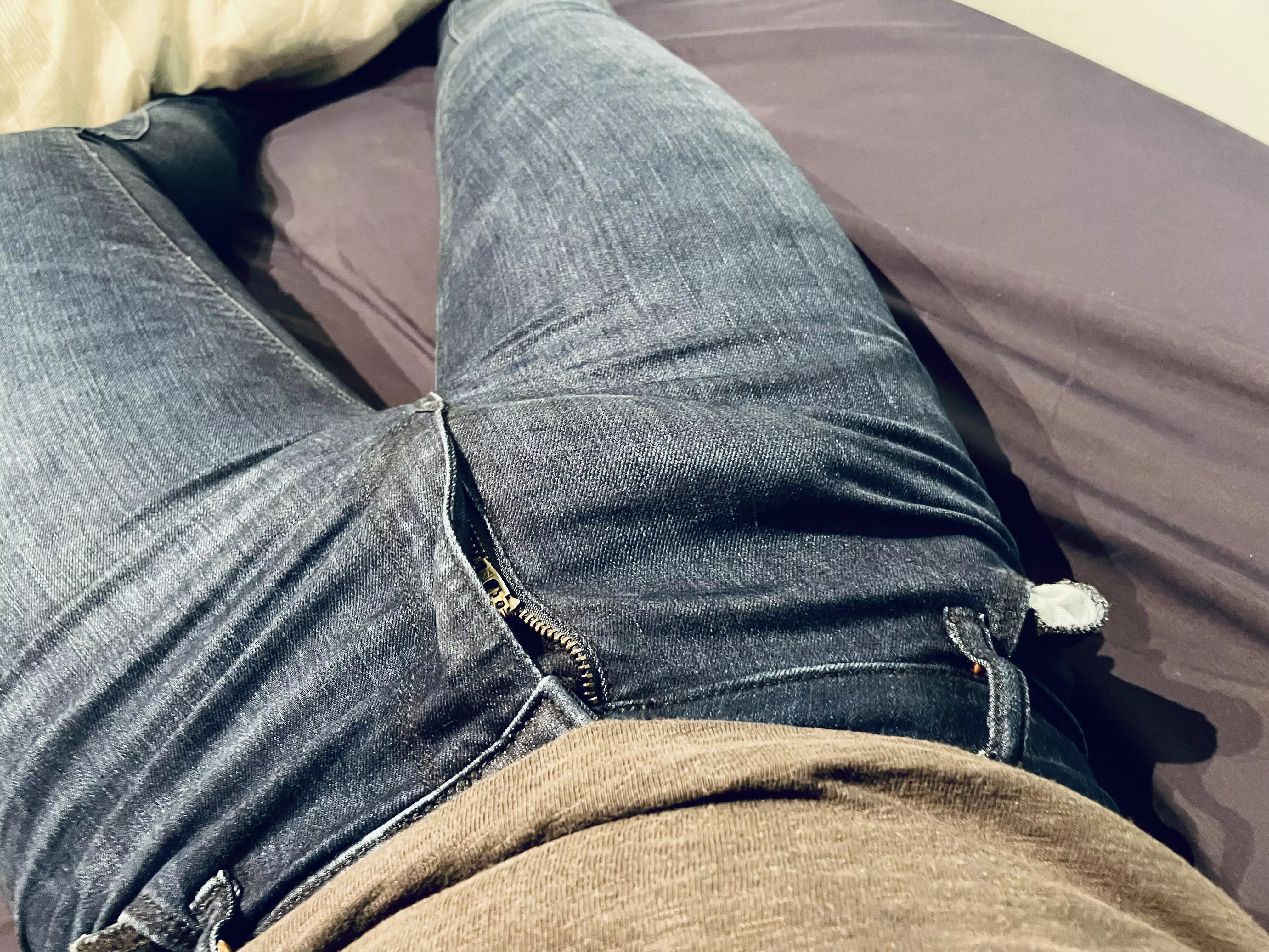 Getting hard in jeans feels somewhat satisfying