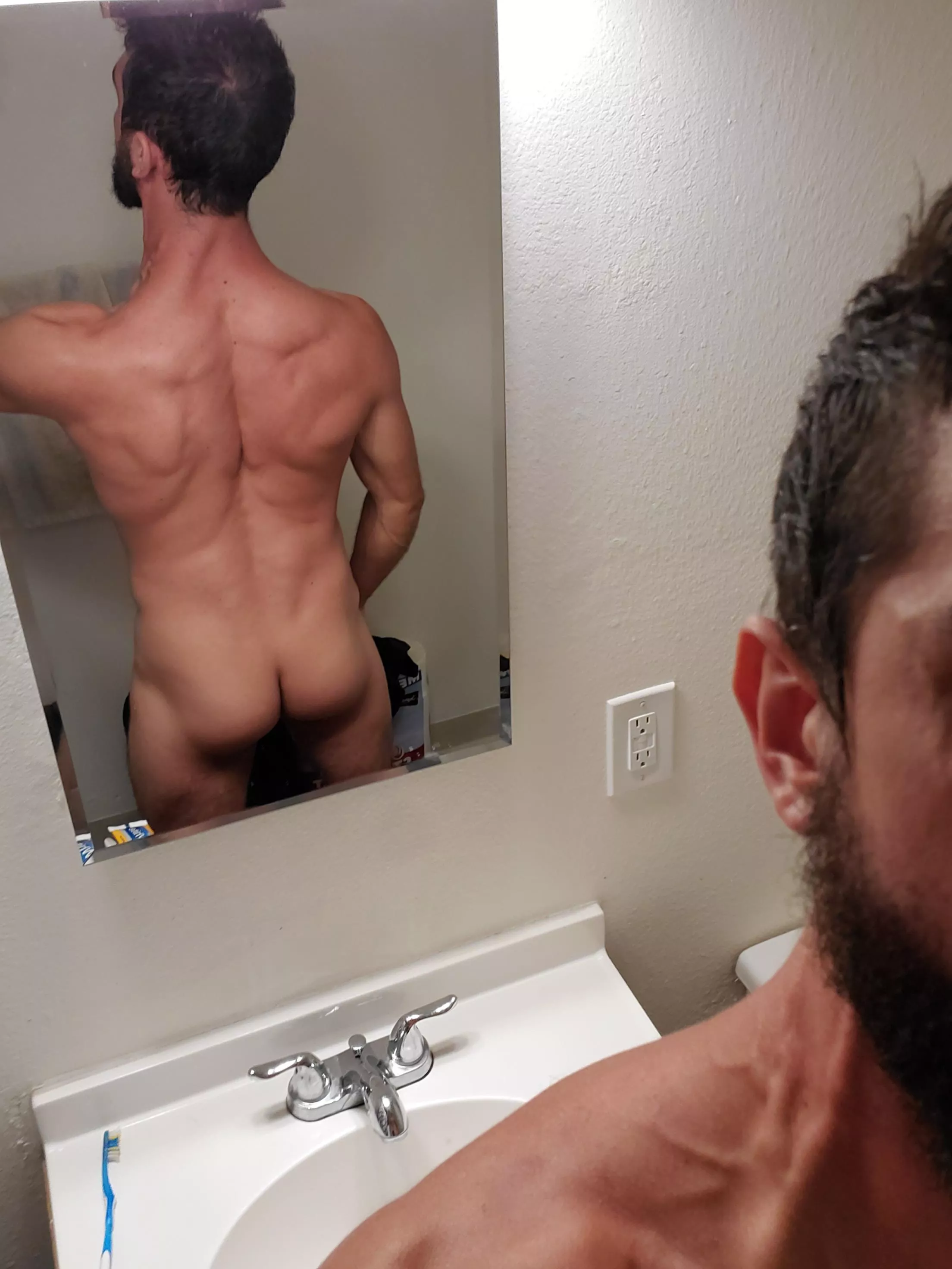 Getting that feathering in the lower back... [M]