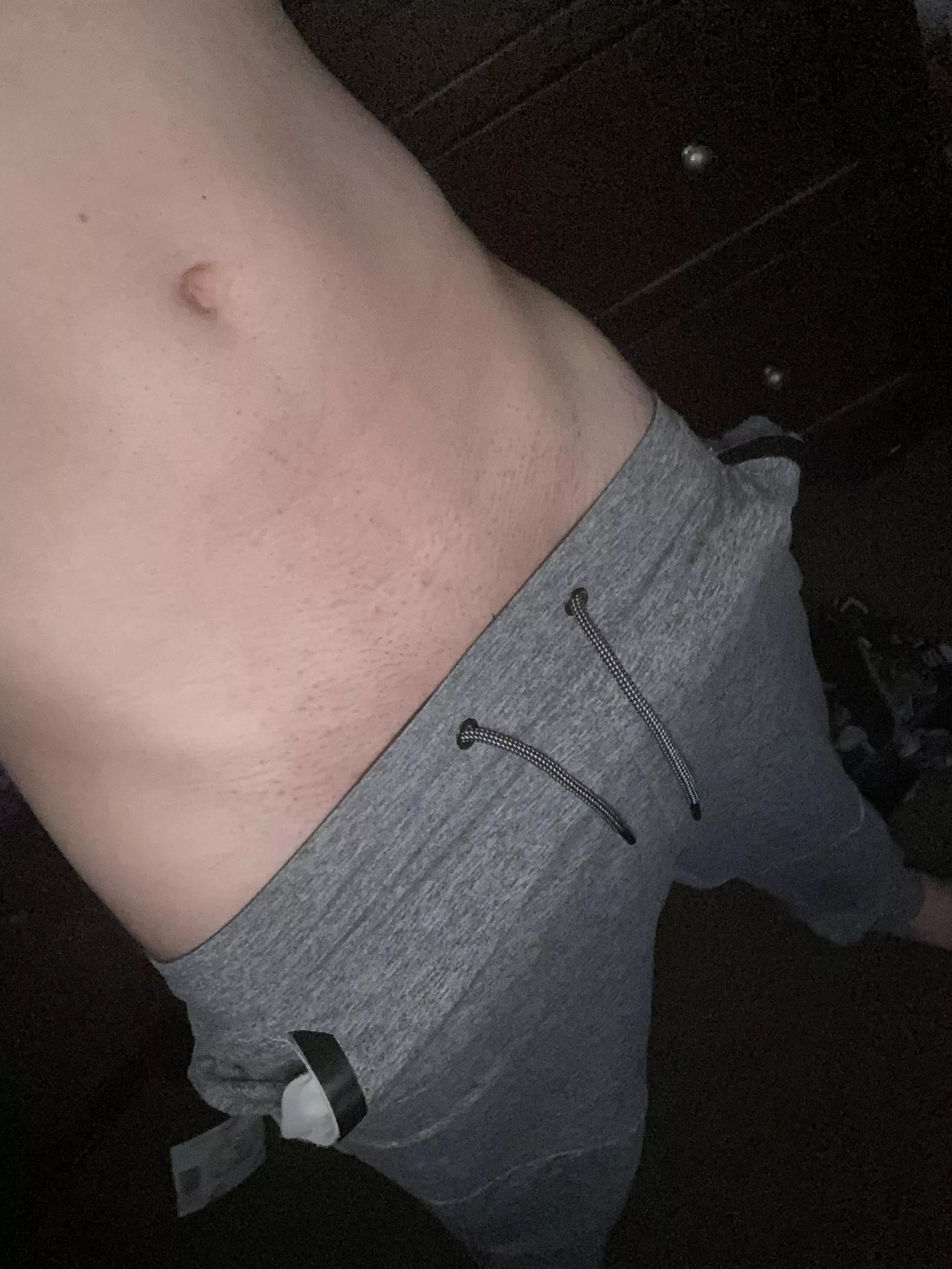 Getting to that time in the year to always wear grey sweats 😏 but think you need to pull them down instead