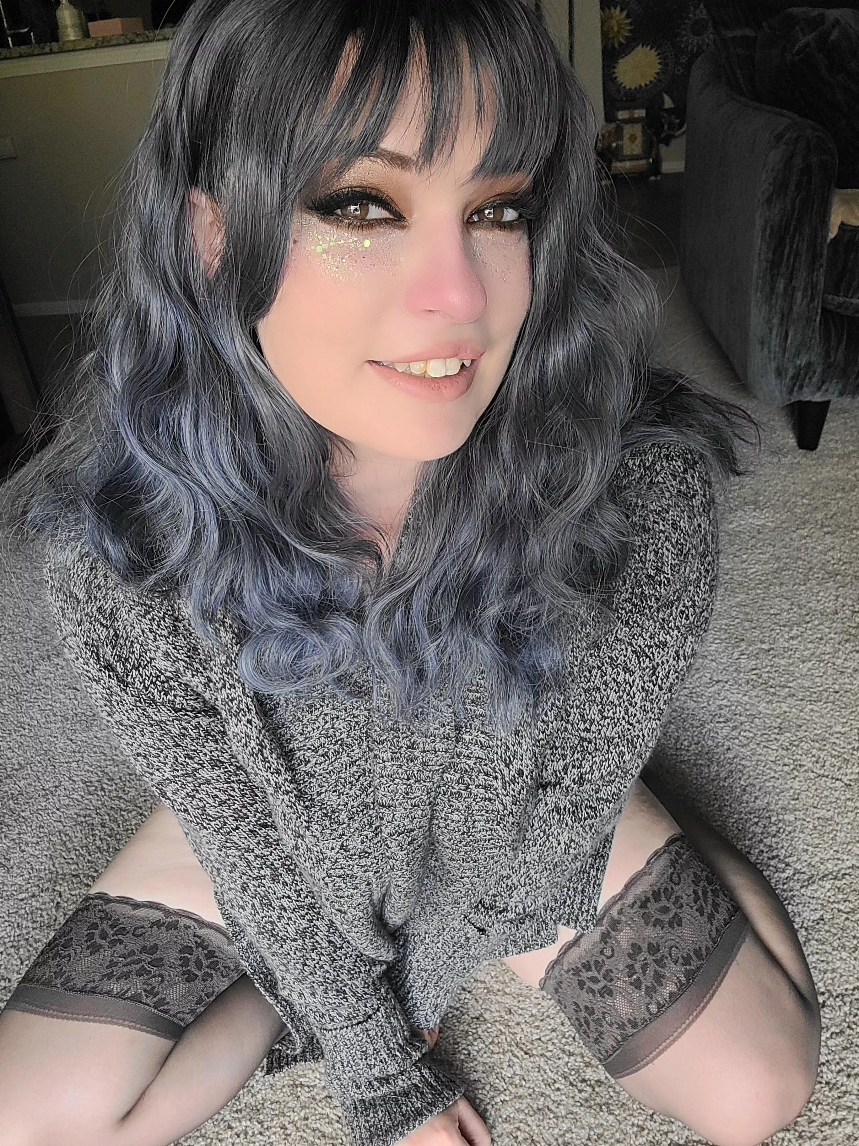 [GFE] Nerdy alt girl next door available for GFEs! 💖 Let's get to know each other 💙