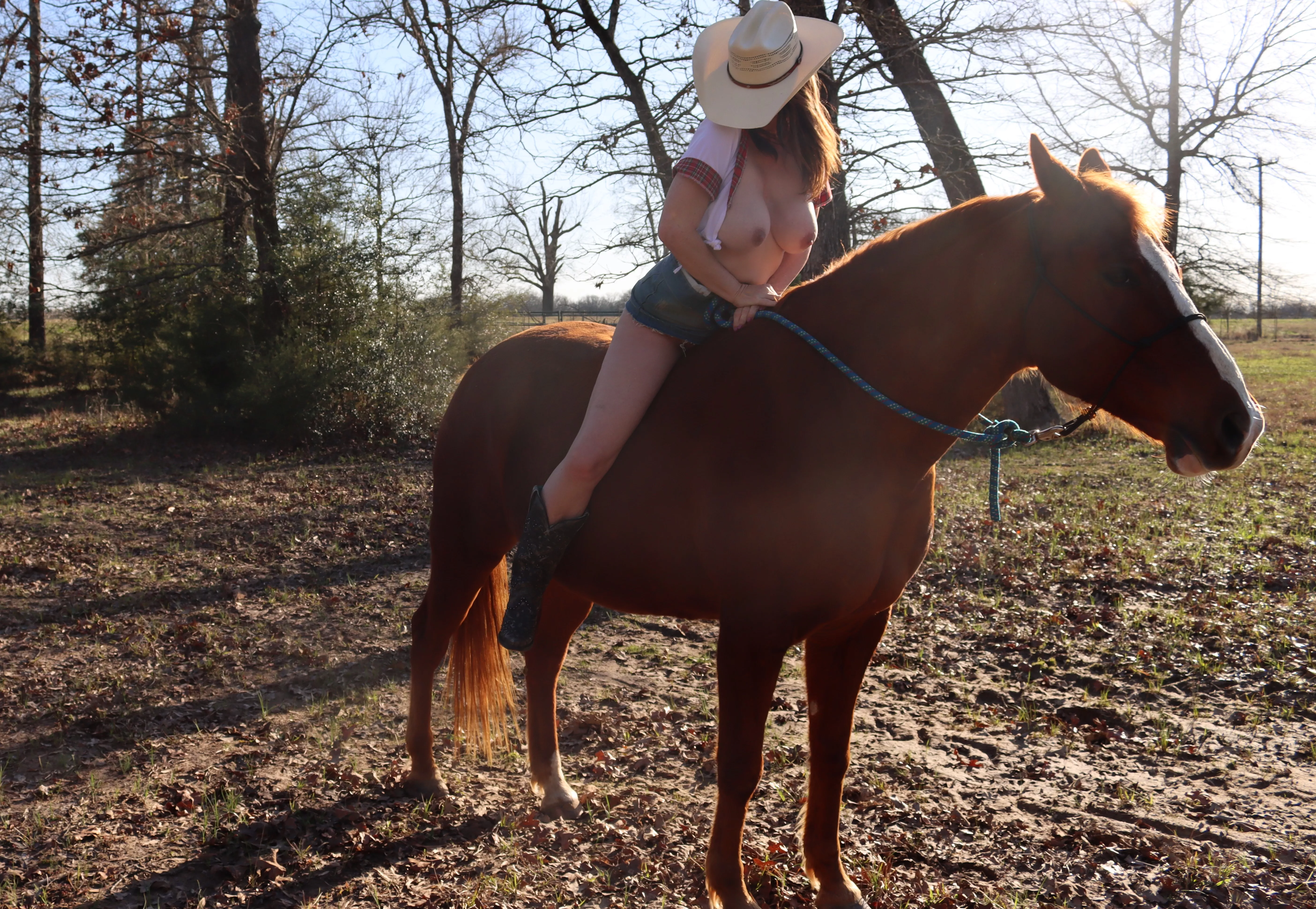 Giddy up yall! (real cowgirls dont need a bit right?)