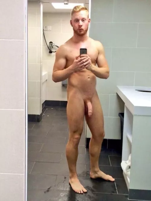 Ginger in the locker room (X-Post /r/menslockerroom)