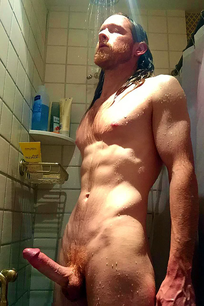 Ginger in the shower (X-Post /r/menshowering)