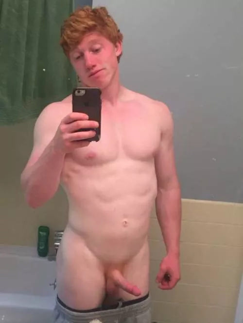 Ginger showing off (X-Post /r/hotmanflesh)