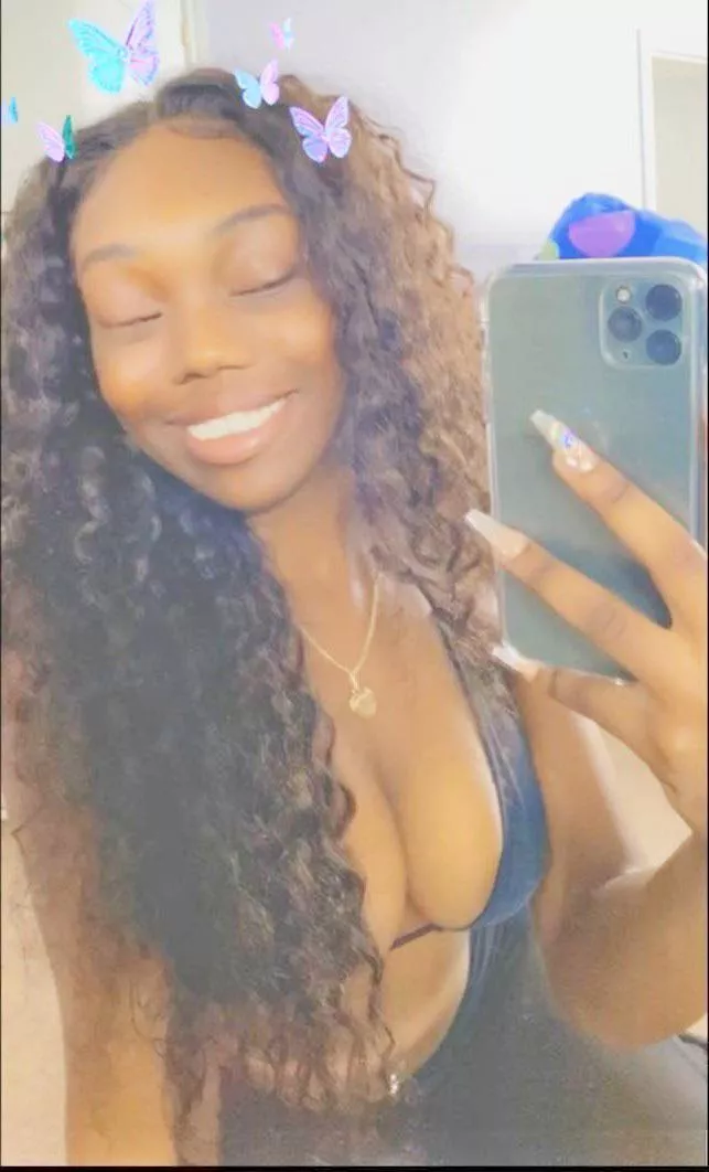 Give this ebony slut a nice tribute video pm me