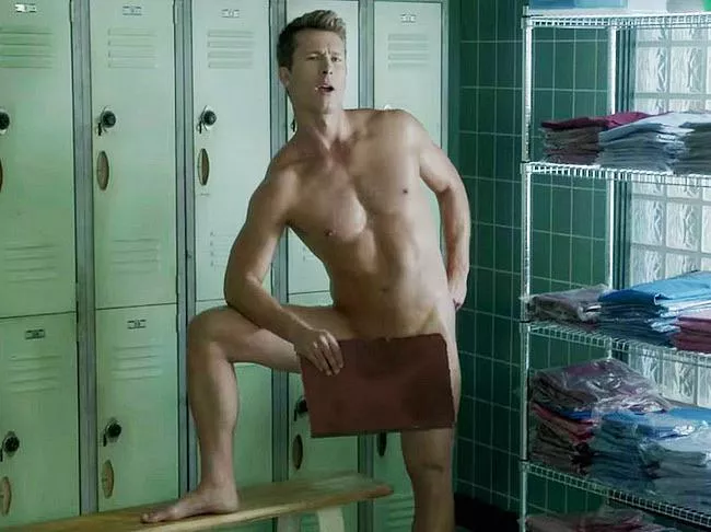 Glenn Powell nude in â€œScream Queensâ€