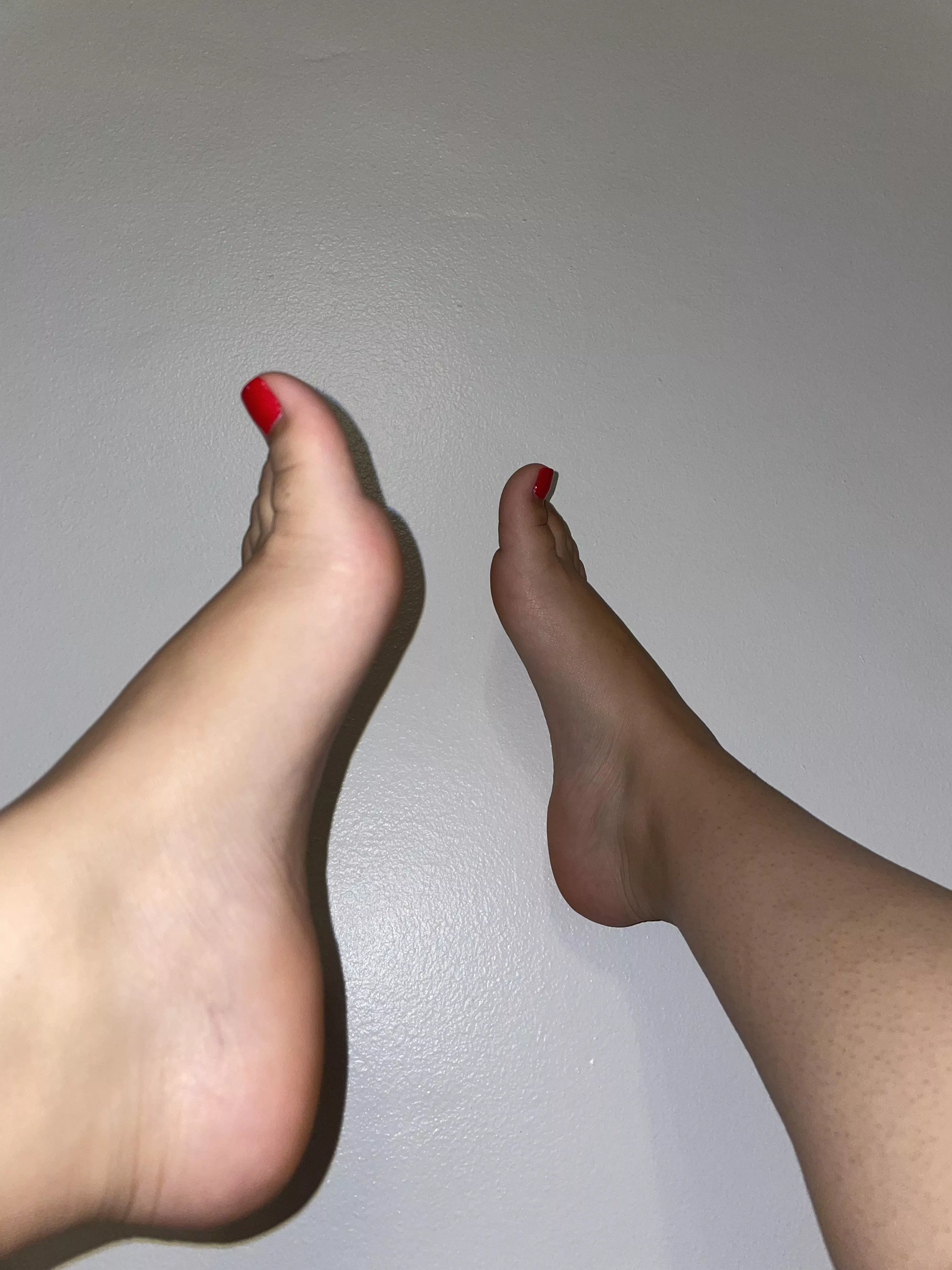 Goddess feet that are soft and yummy 🦋