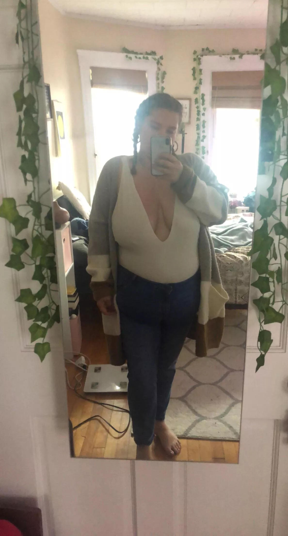 Going shopping in this outfit. Fingers crossed a titty doesn’t fall out 😬