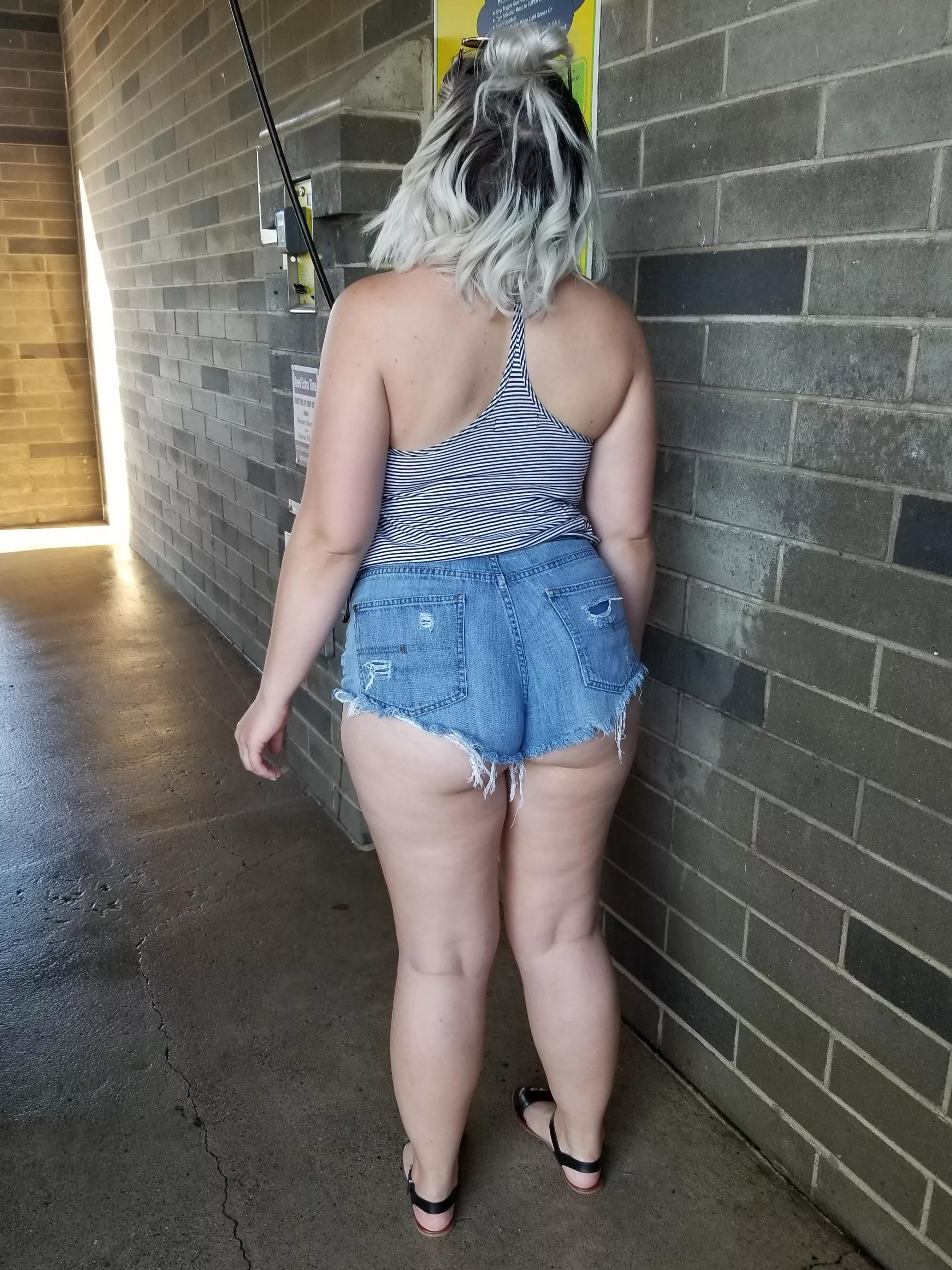 Going through all the badness moving to the new phone. That was a good day... People stopping to watch her wash my truck, and had one guy ask to take a picture of her. She put on quite the nice show with her fat butt in them shorts