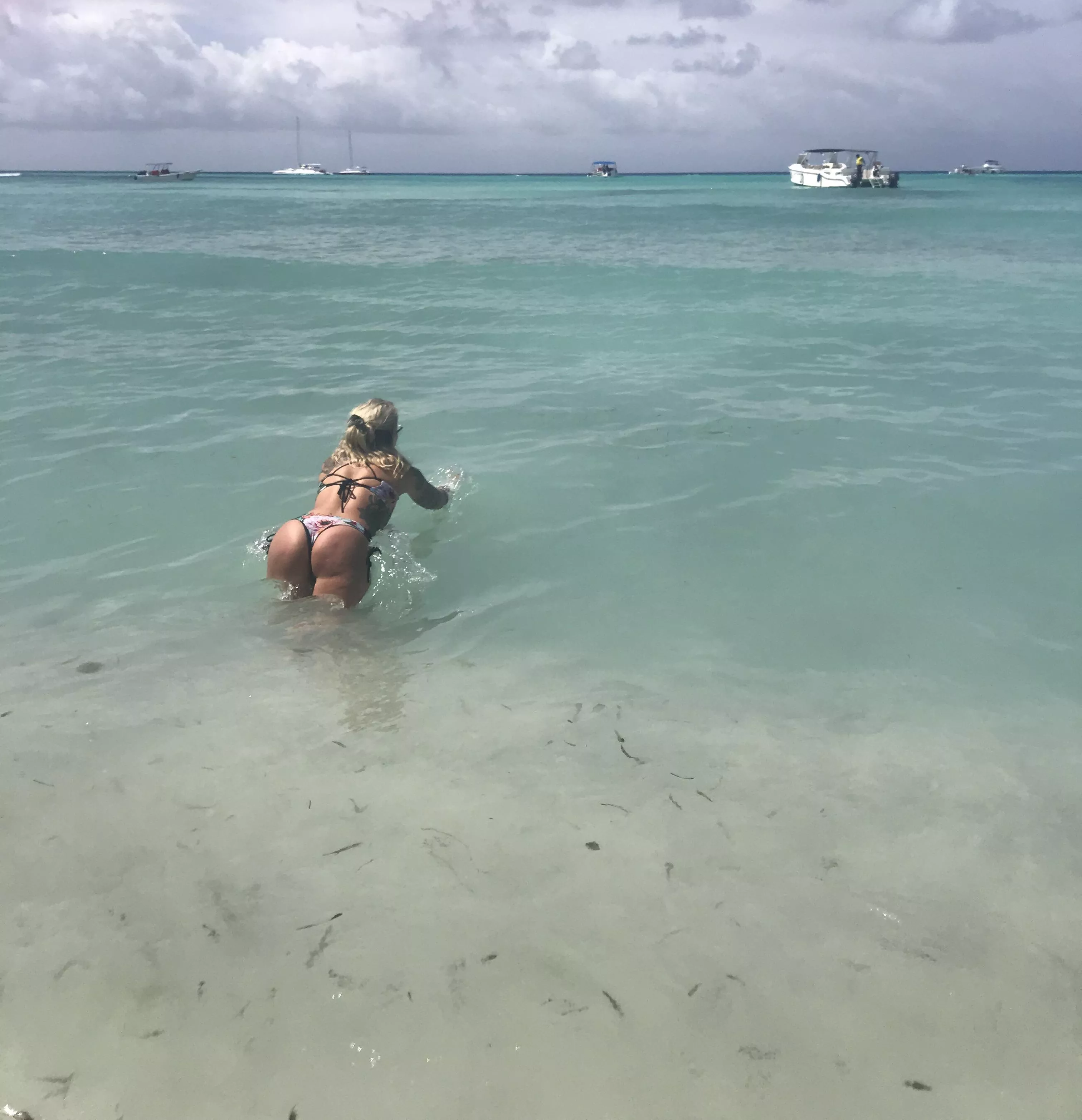 Golden booty 😘 take me back to the Caribbean!