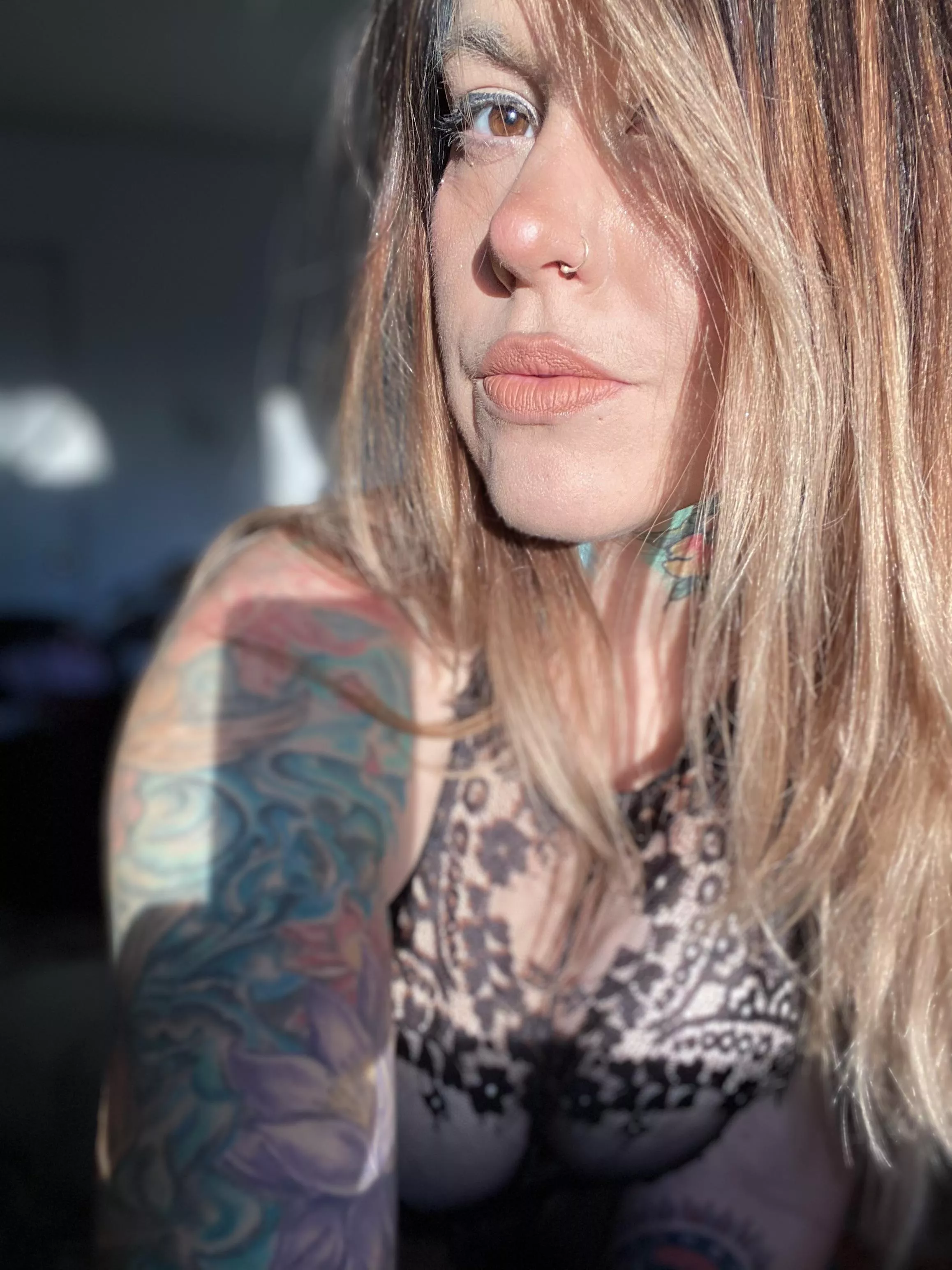 Good morning from a tattooed milf 🖤