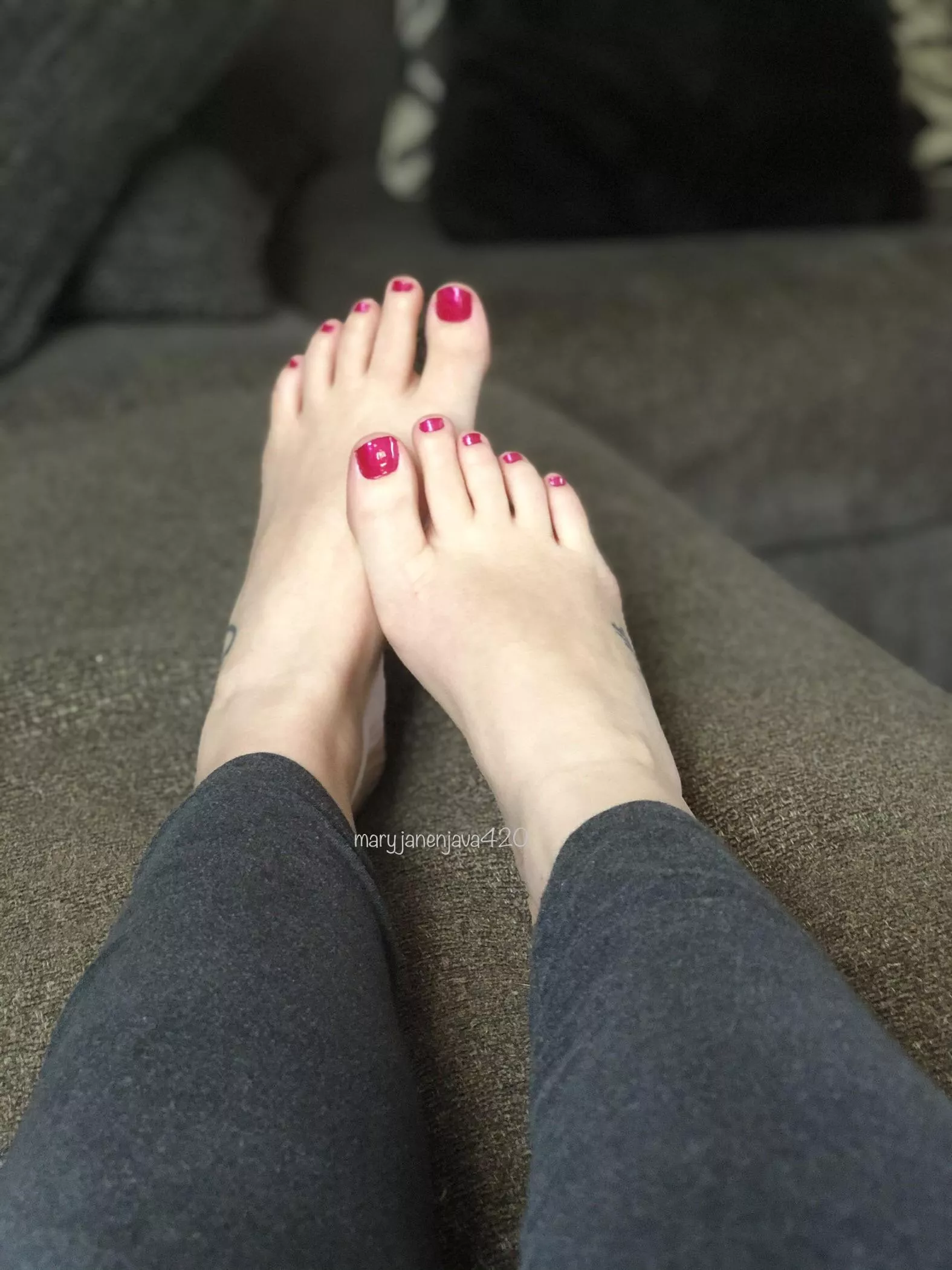 Good morning from my beautiful feet ðŸ¤¤ðŸ˜˜