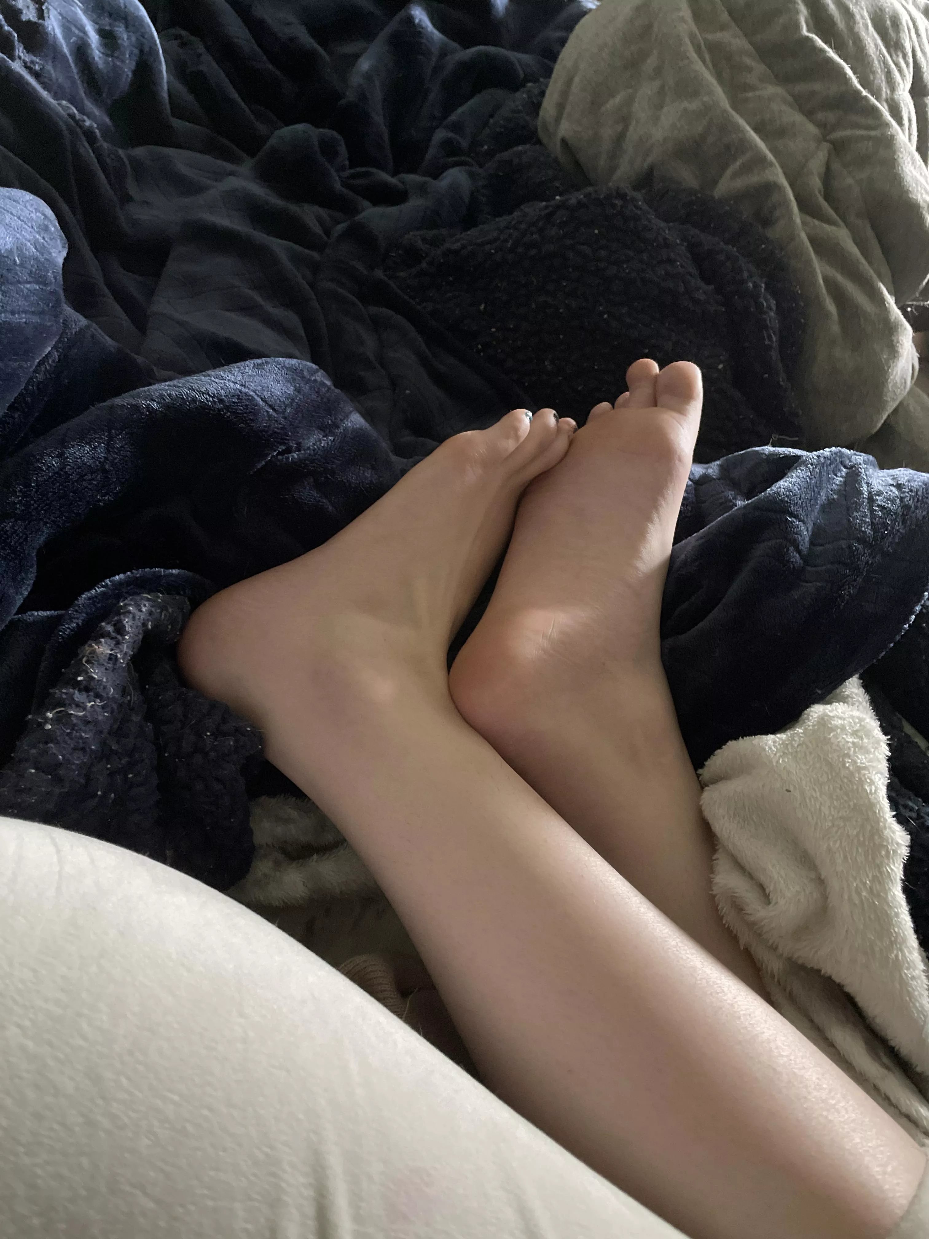 goodmorning reddit! dmâ€™s/ friends welcome. <3