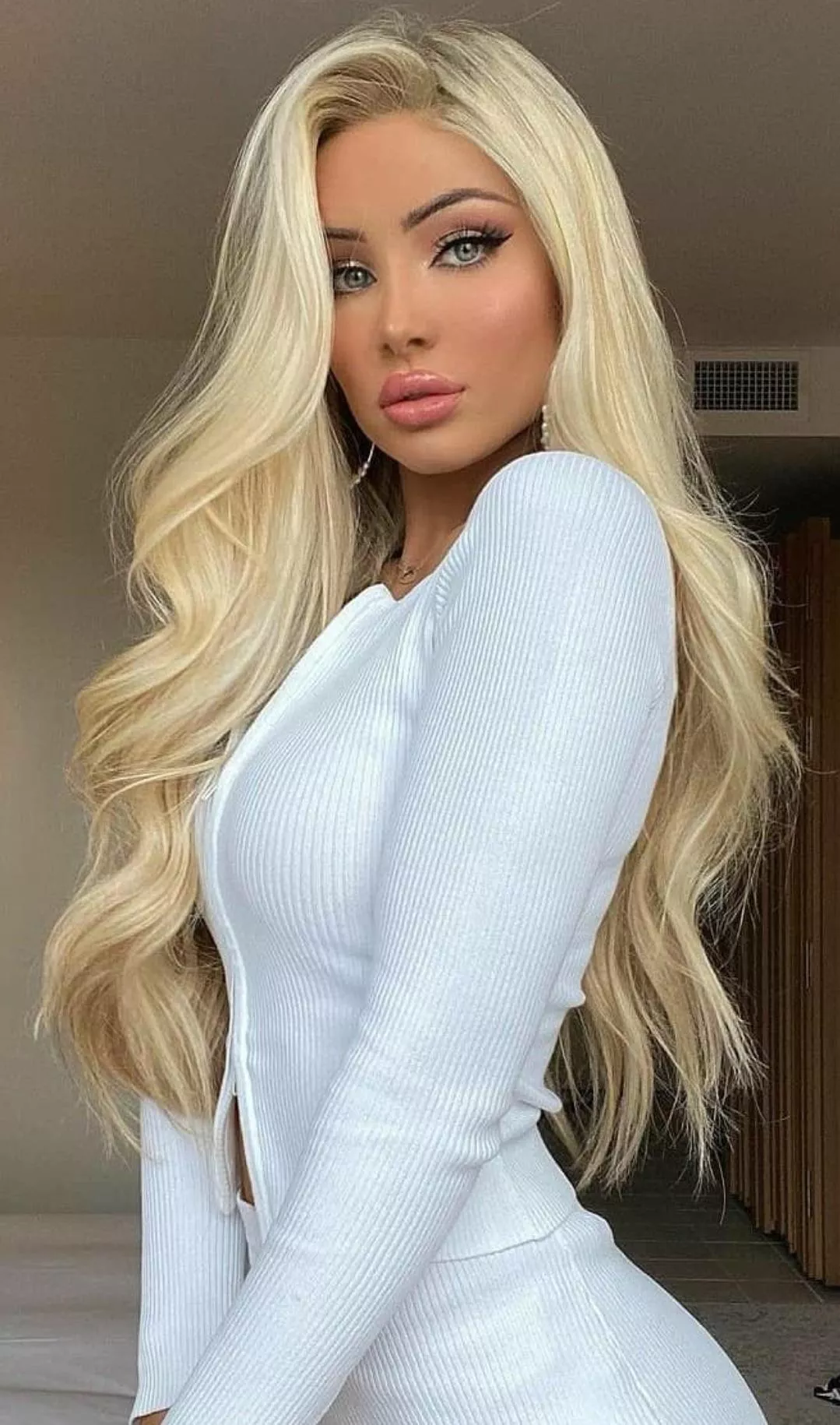 Gorgeous Bimbo