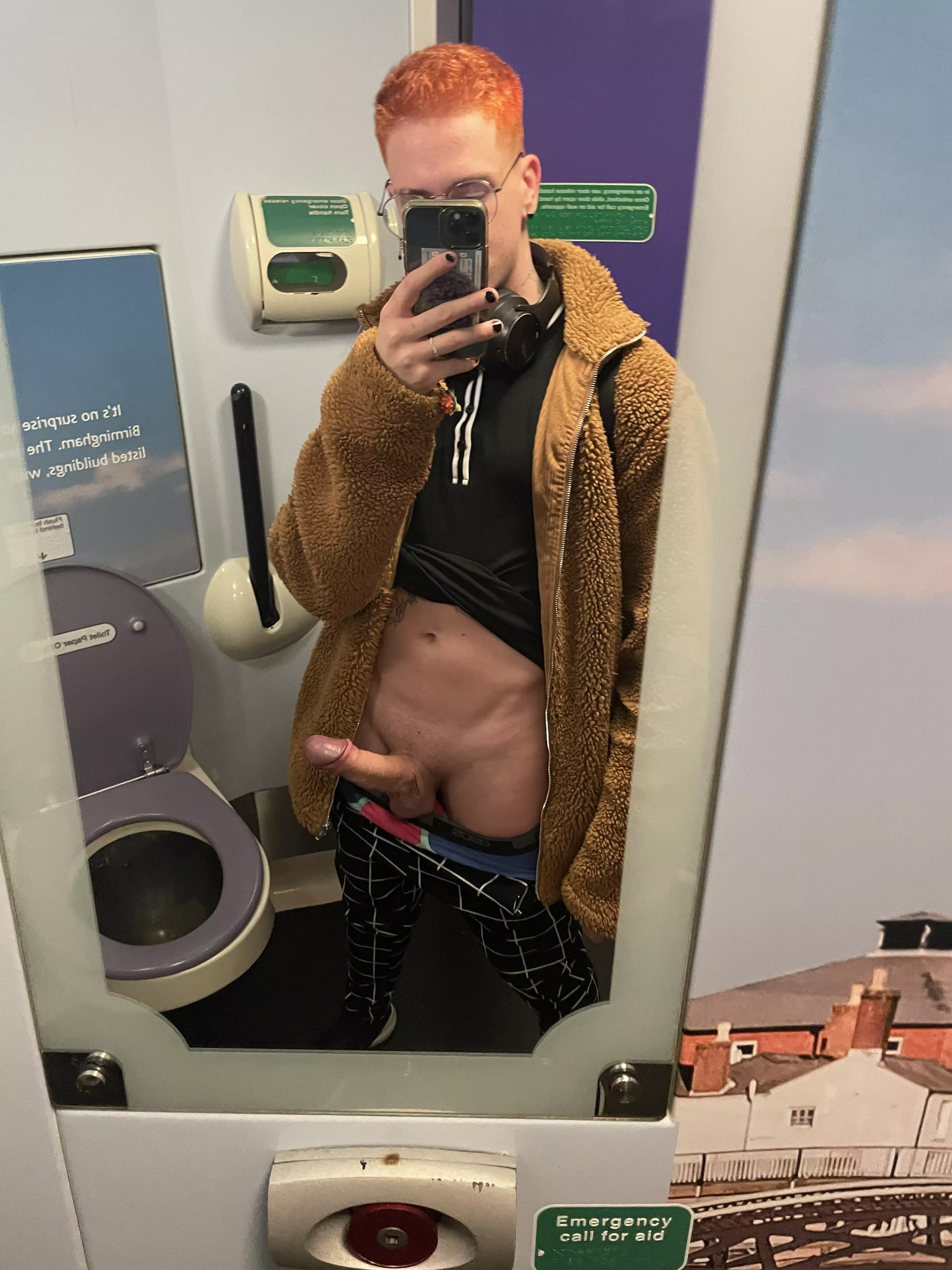 Got bored on the train just wished someone joined me 😈😈