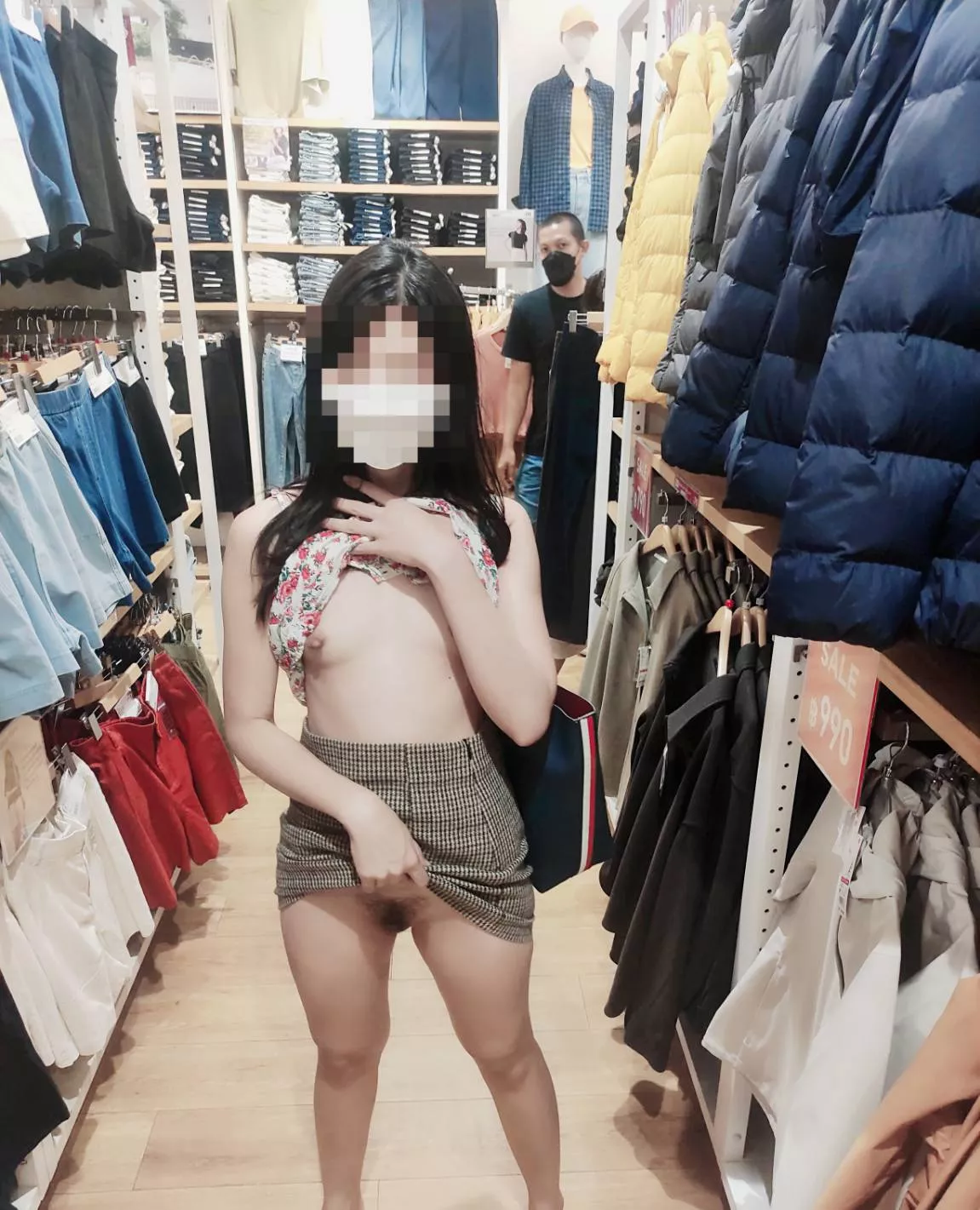 Got caught flashing my body at Uniqlo [F]