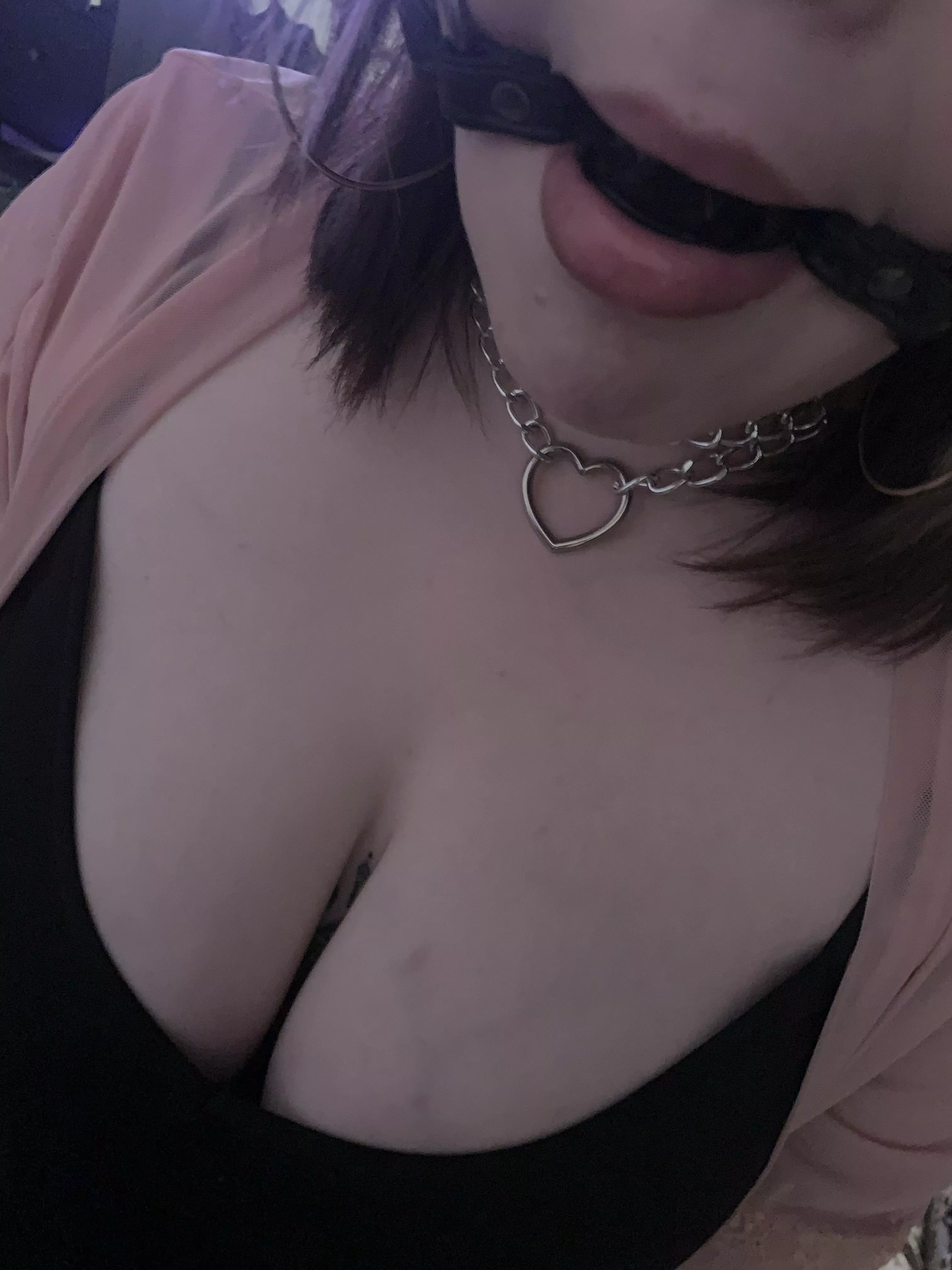 💗got my choker and gag on, looking pretty💗